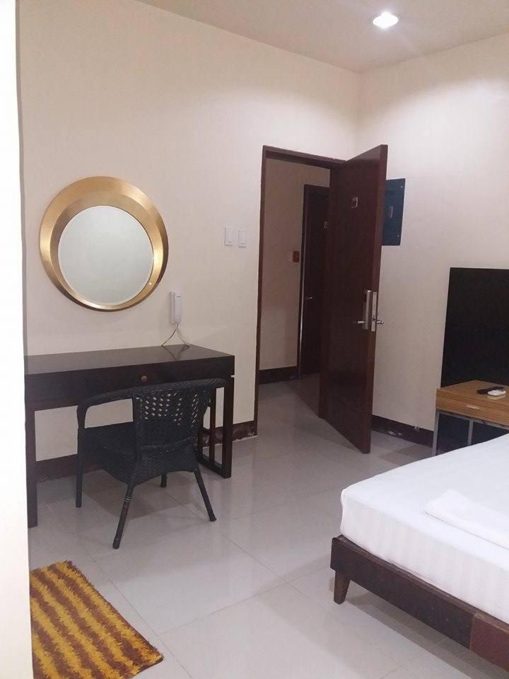 Queen Suite - Photo 4