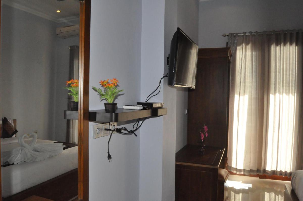 Deluxe Double Room with Balcony and Sea View photo 3