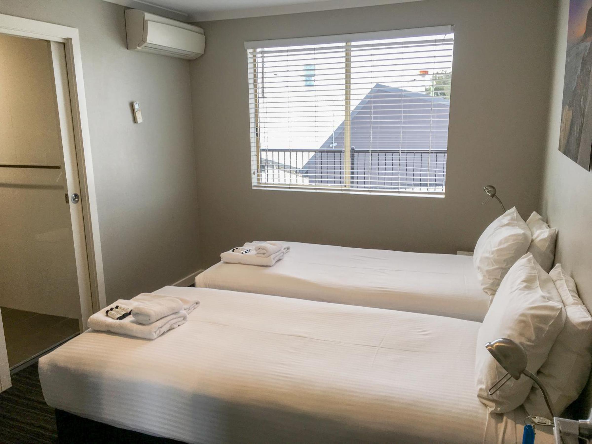 Double or Twin Room with Private Bathroom photo 3