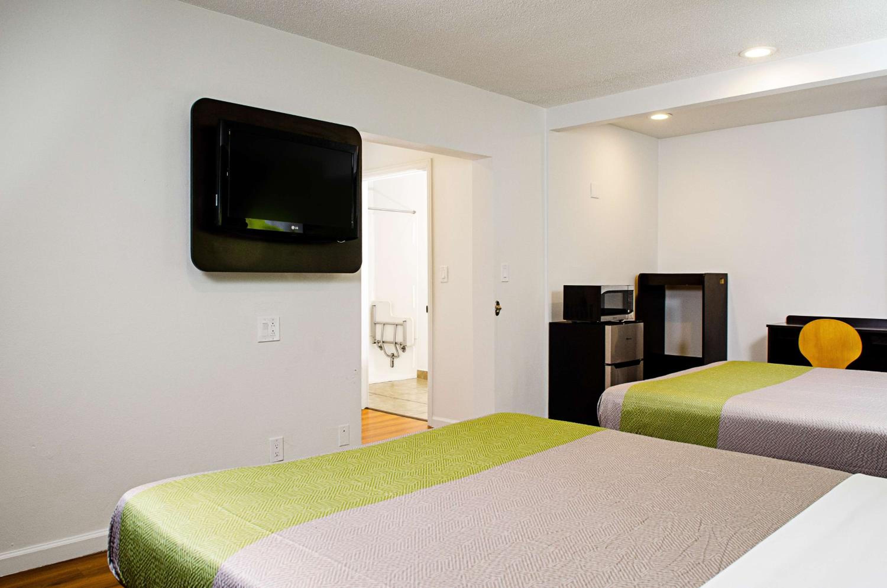 Quadruple Room - Non-Smoking photo 1