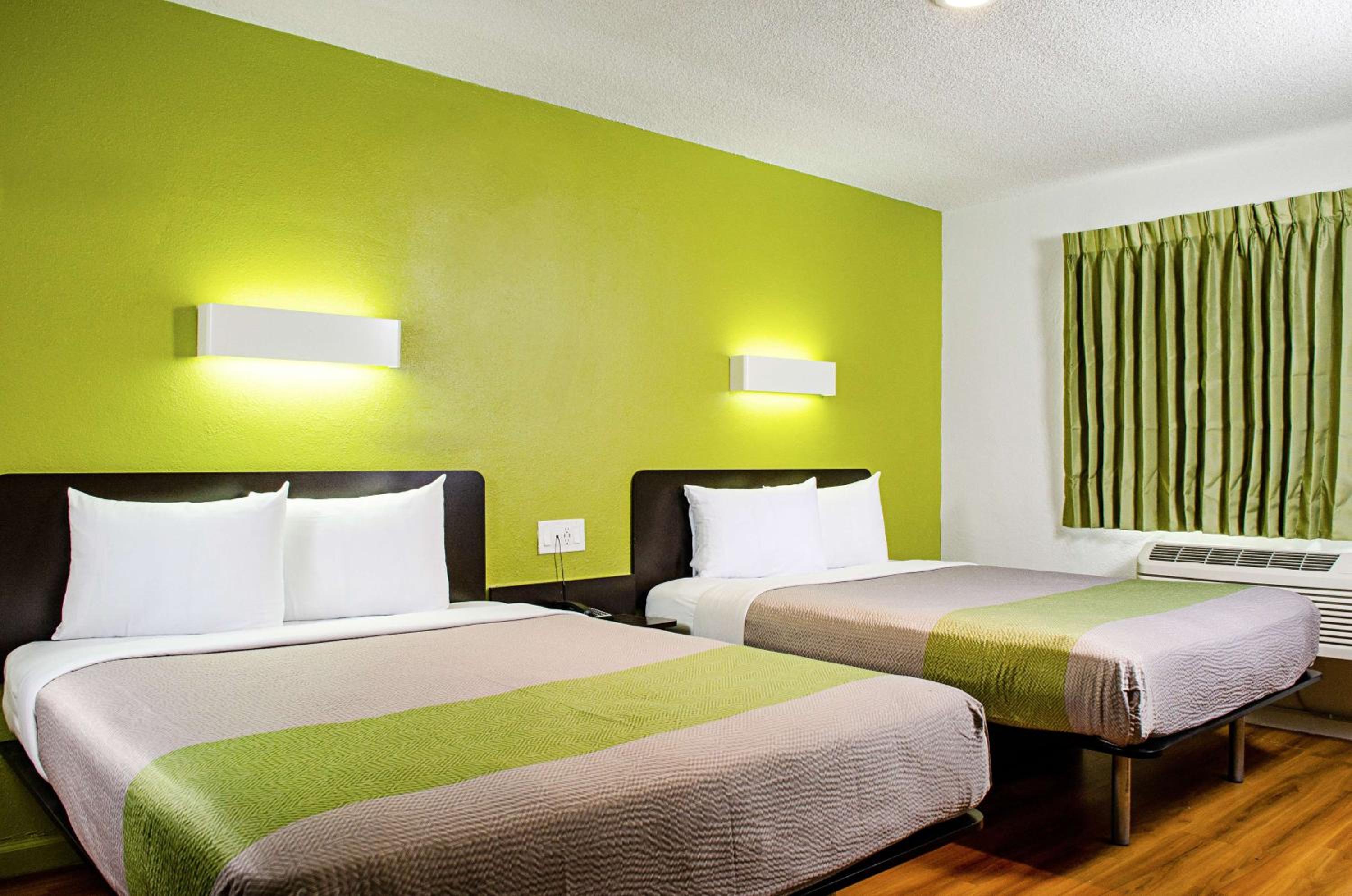 Quadruple Room - Non-Smoking photo 3