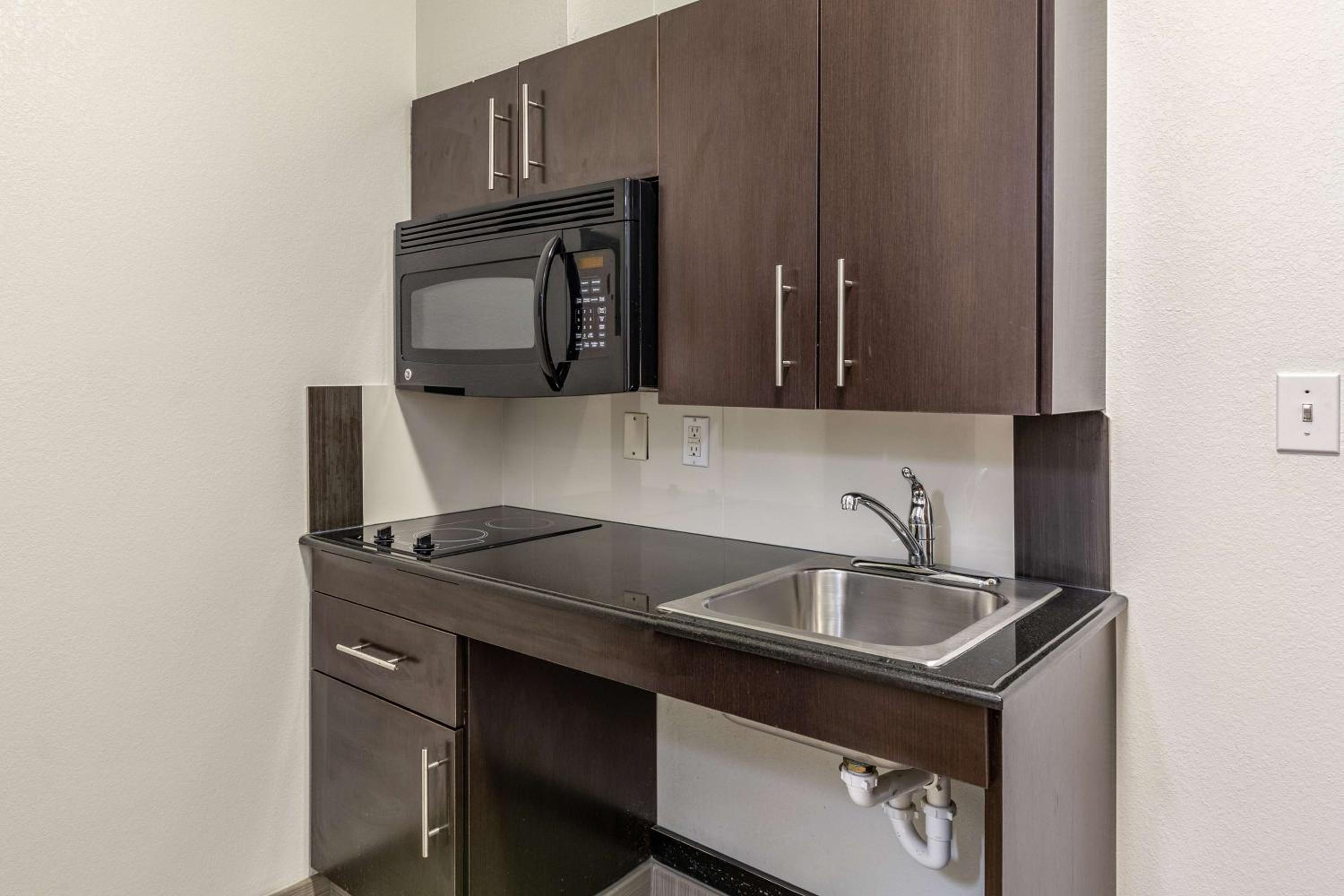 2 Full Beds | Non-Smoking, Kitchen photo 2