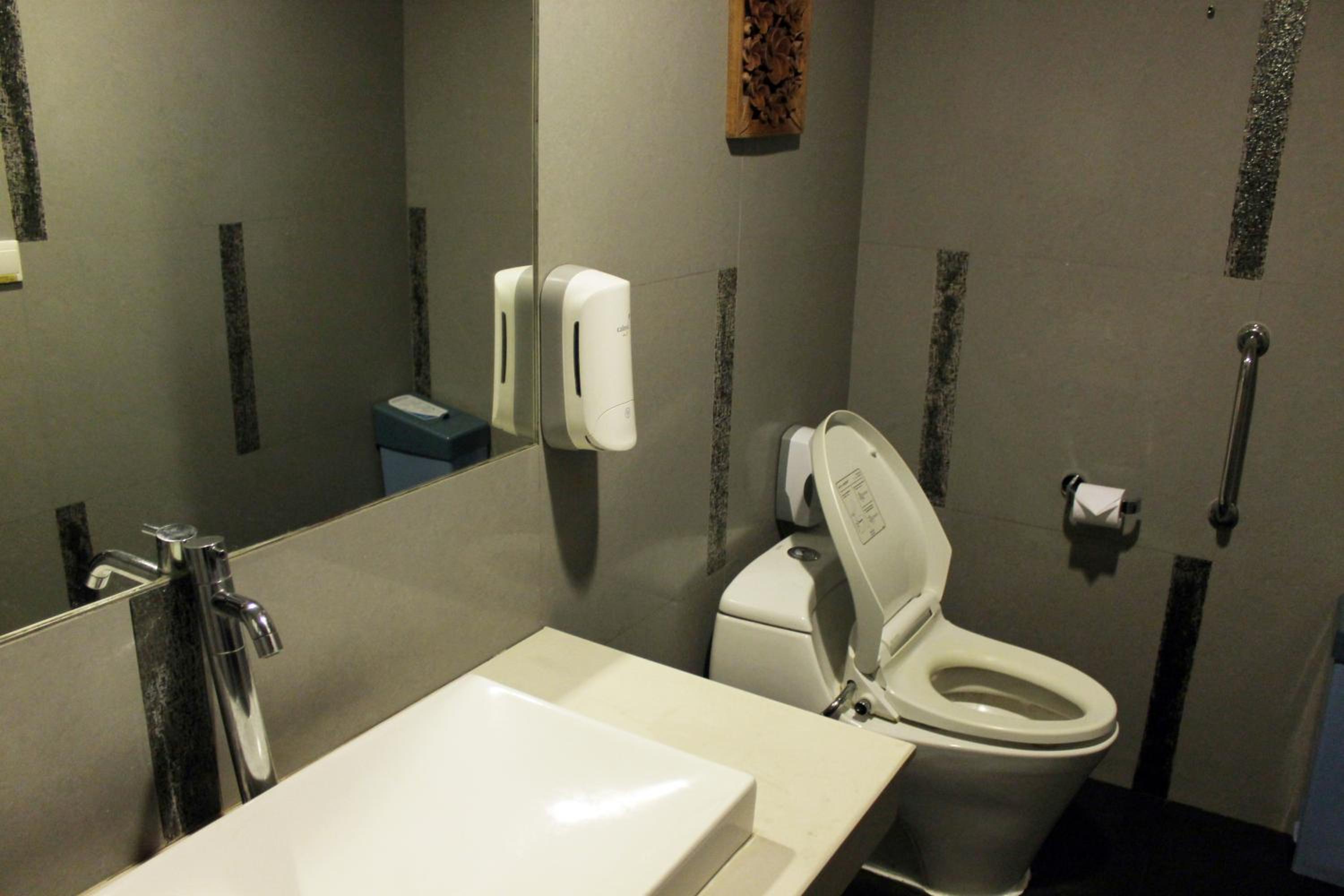 Superior Twin Room with Balcony - Photo 2