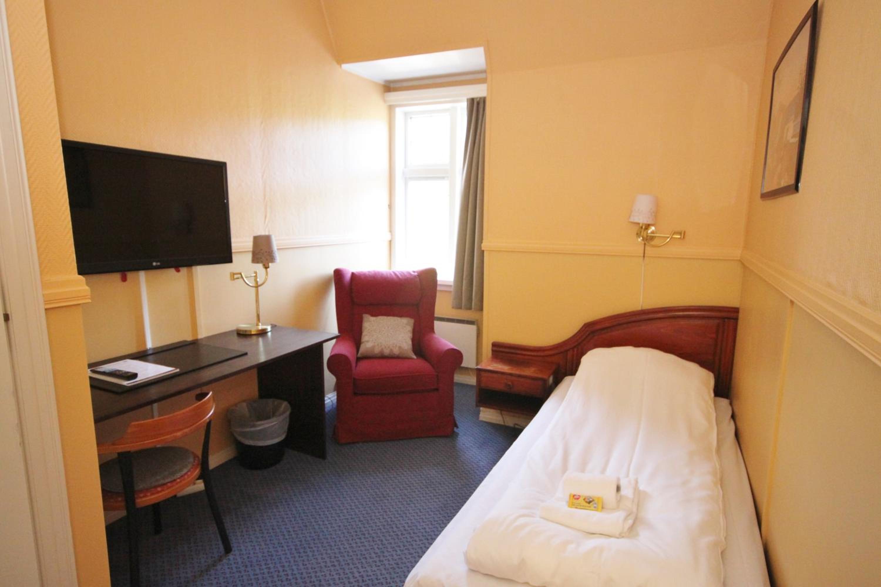 Single Room with Mountain View