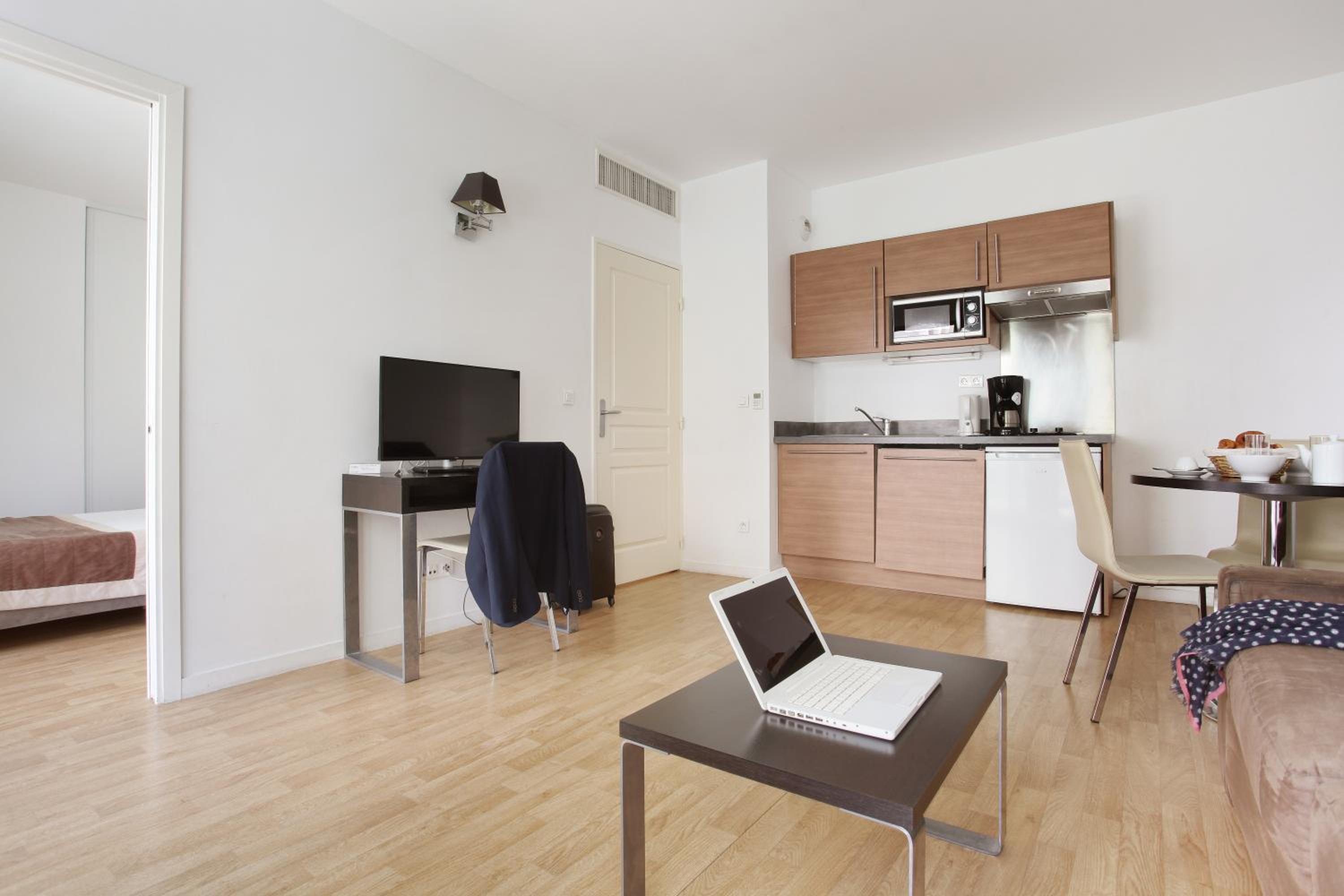 One-Bedroom Apartment with Balcony (4 Adults)