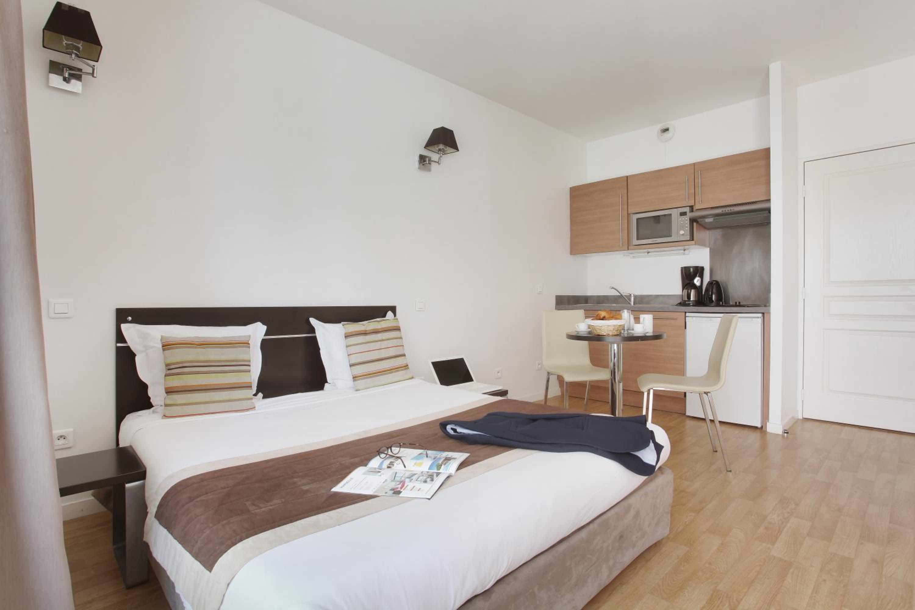 Studio with Balcony (2 Adults)