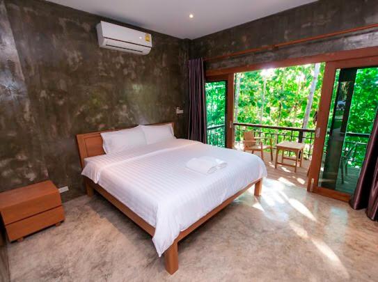 King Room with Balcony - Photo 3