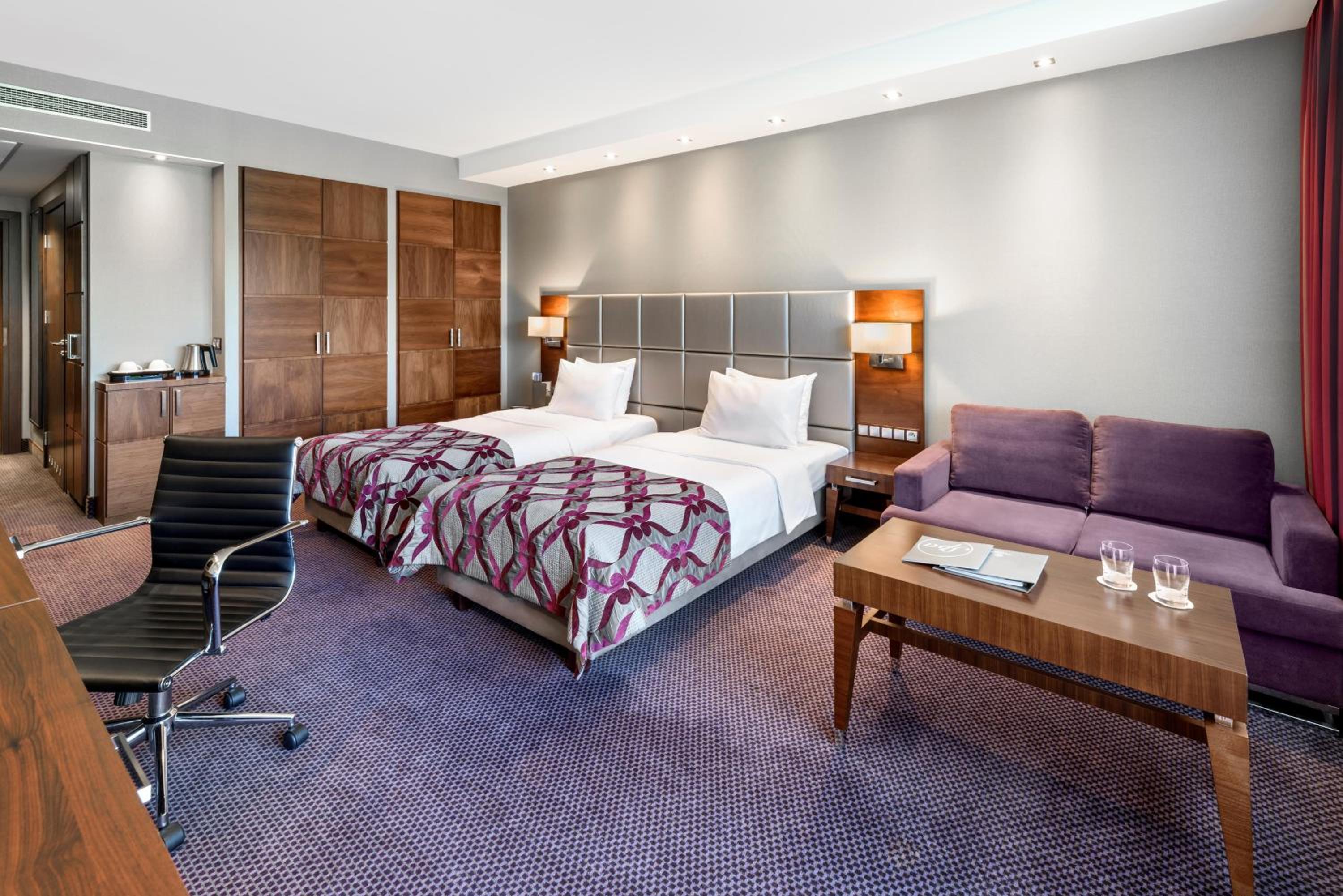 Business Premium Room - Photo 2