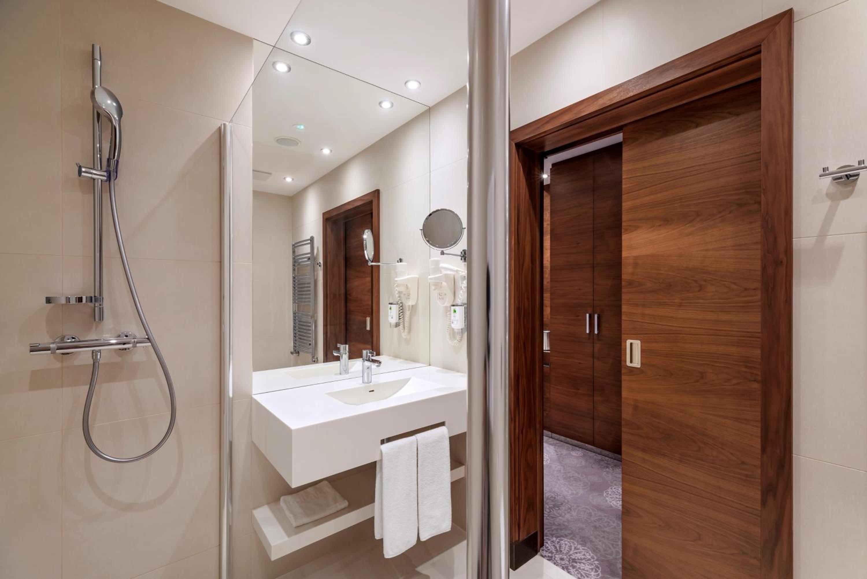Business Premium Room - Photo 3