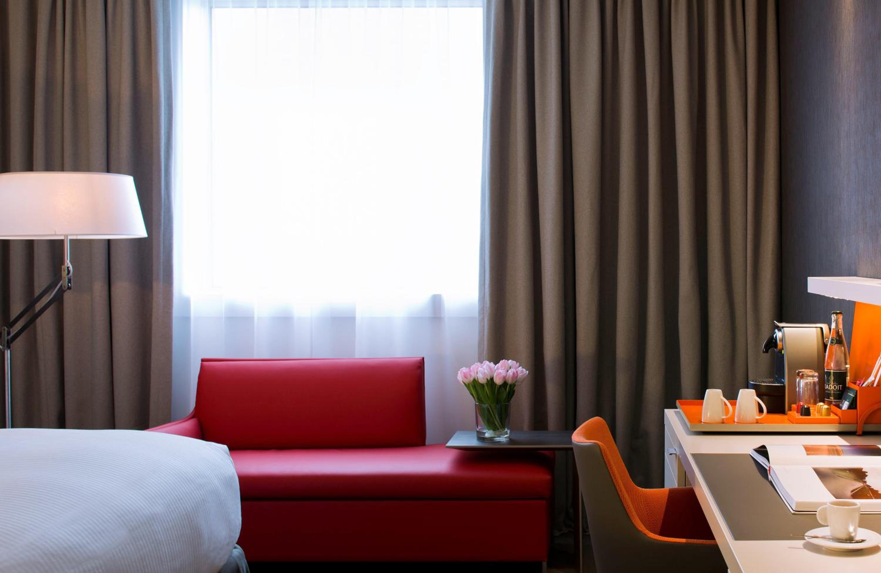Deluxe King Room with View - Photo 5