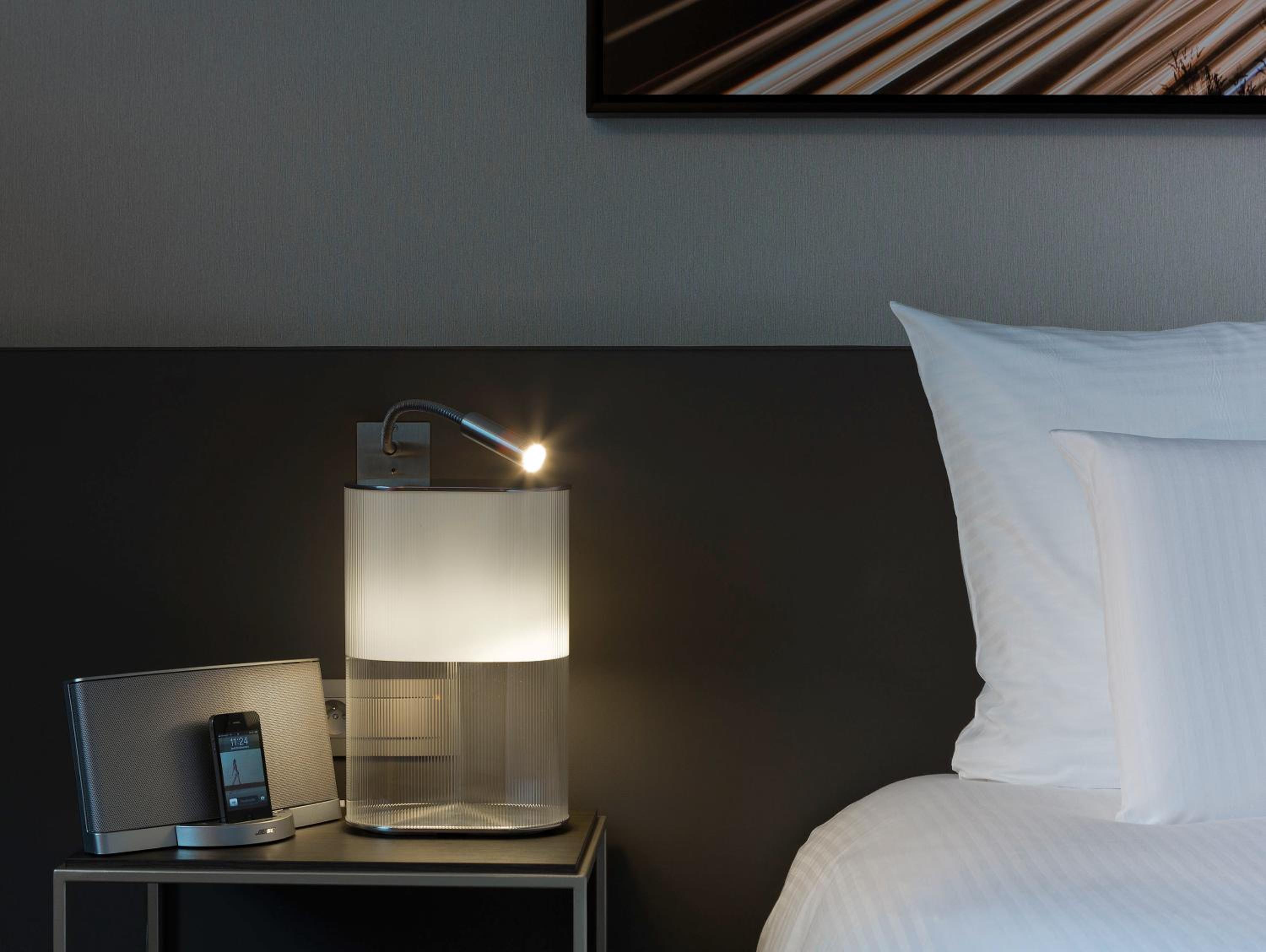 Deluxe King Room with View - Photo 3