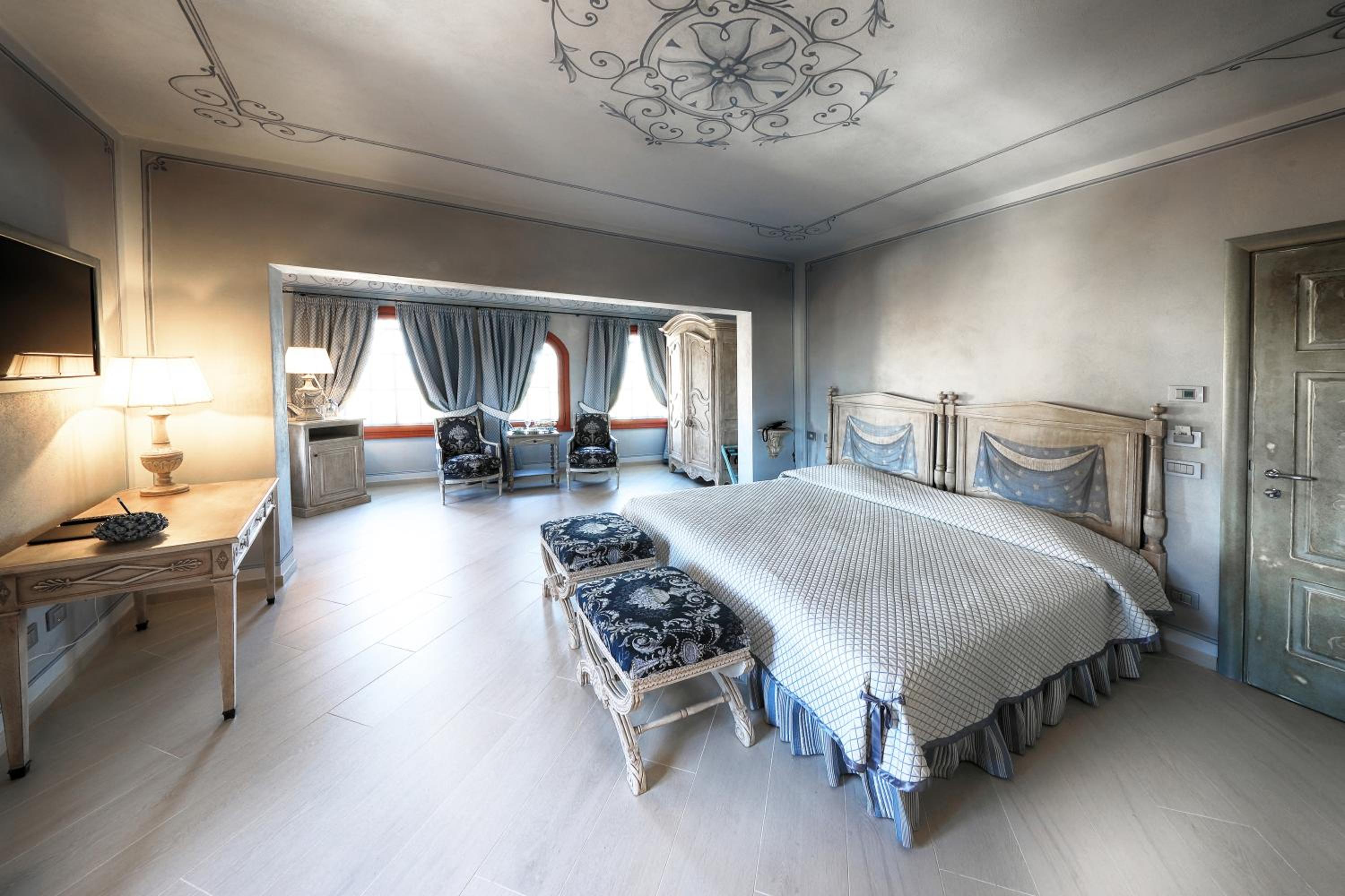 Suite with Spa Access photo 3