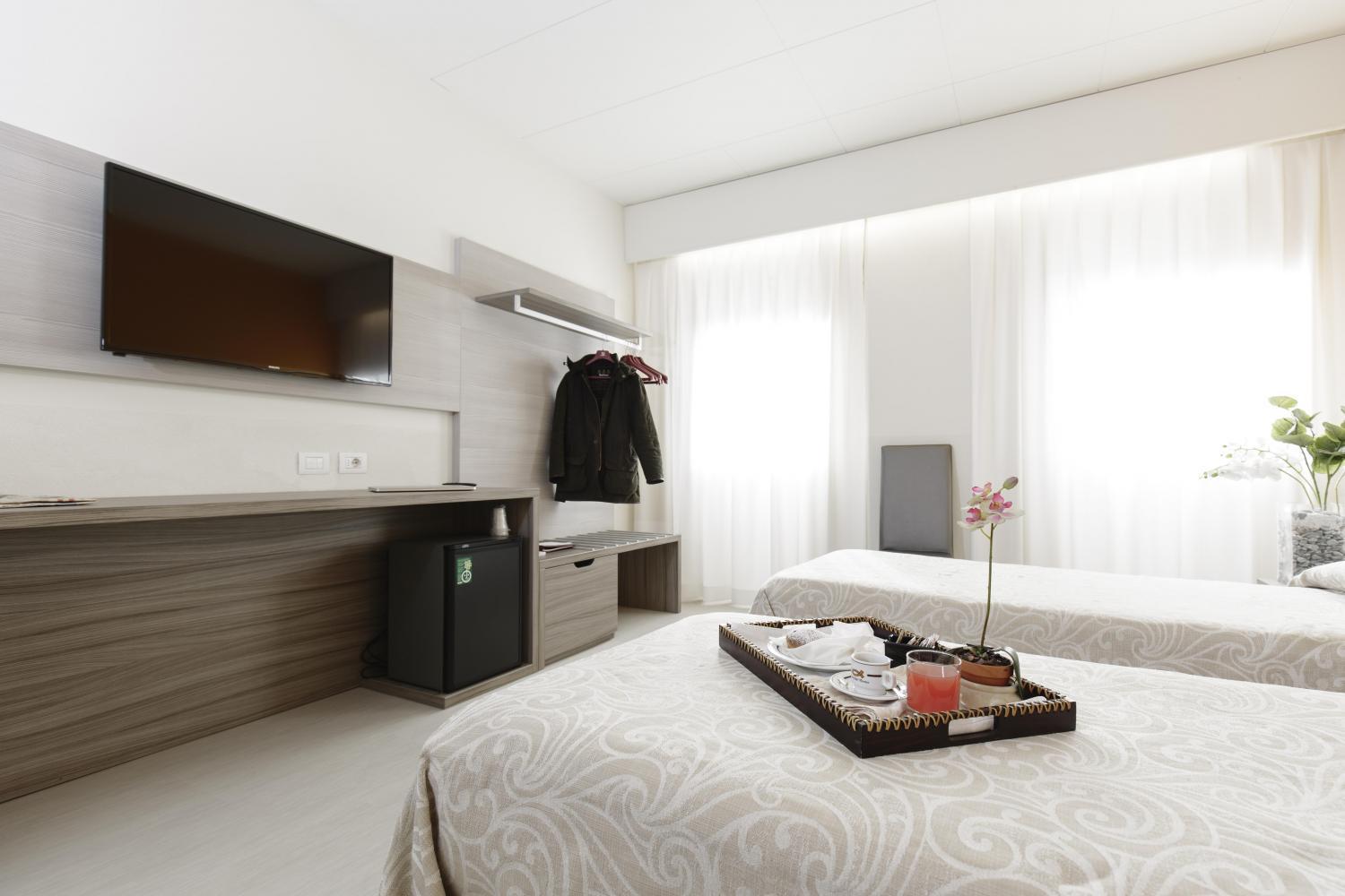 Large Double or Twin Room - Photo 18