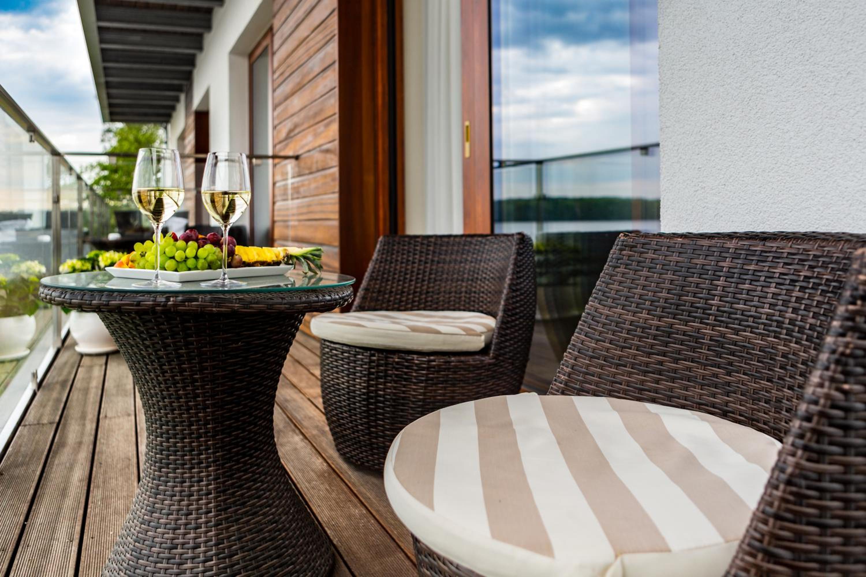 Suite with Lake View - Photo 4