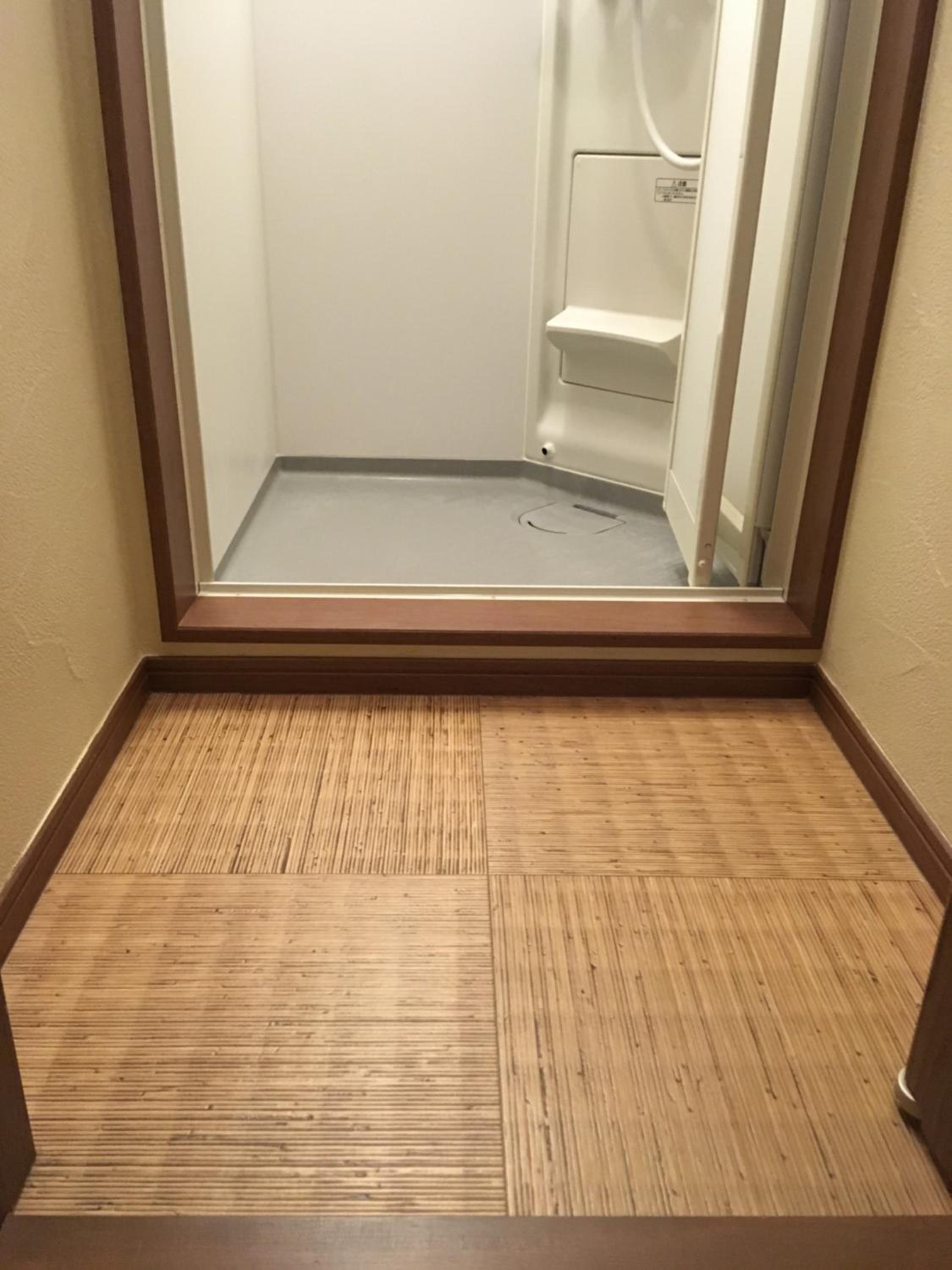 Superior Family Room With Shared Bathroom photo 2