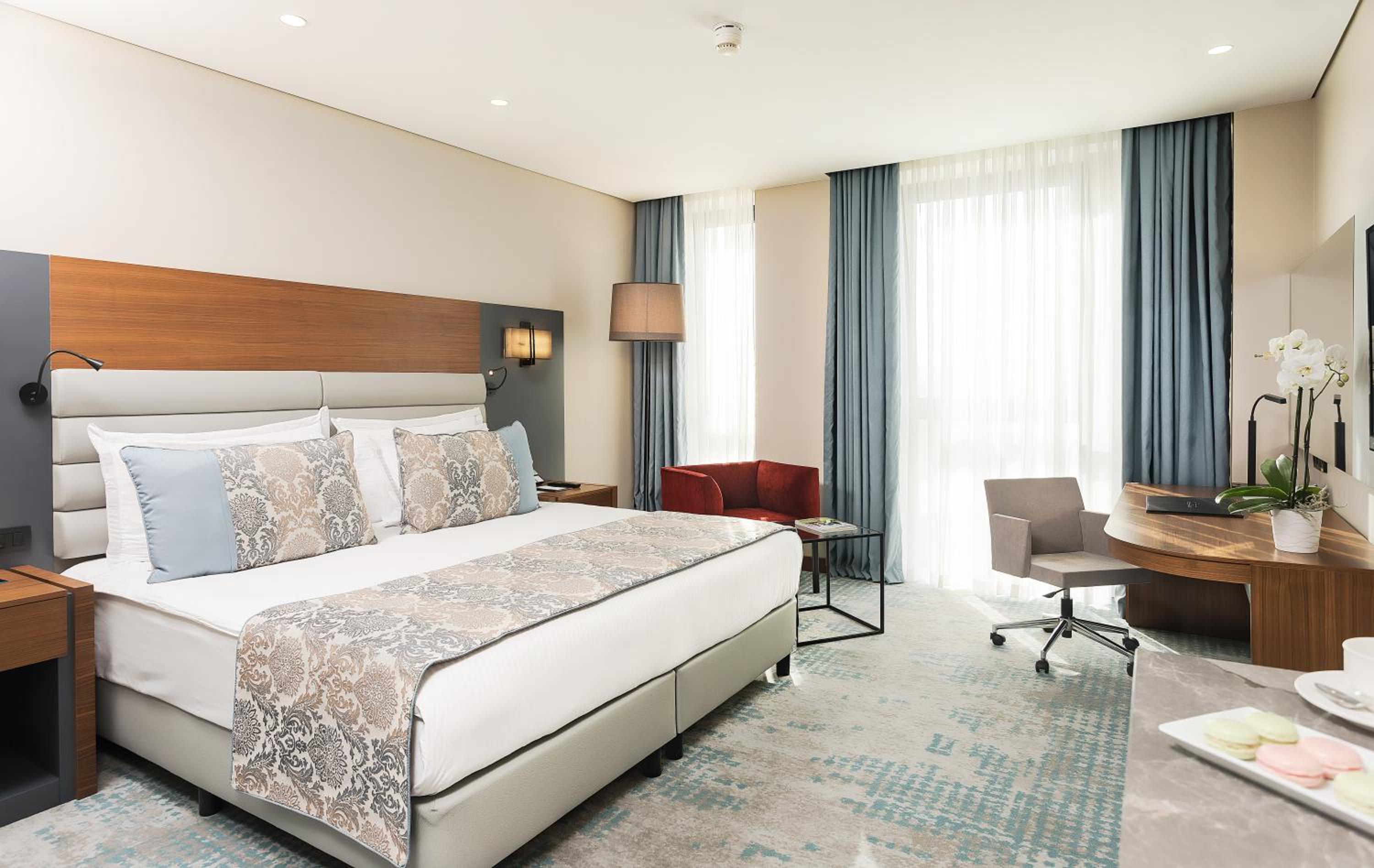 King Room with Pool View photo 2