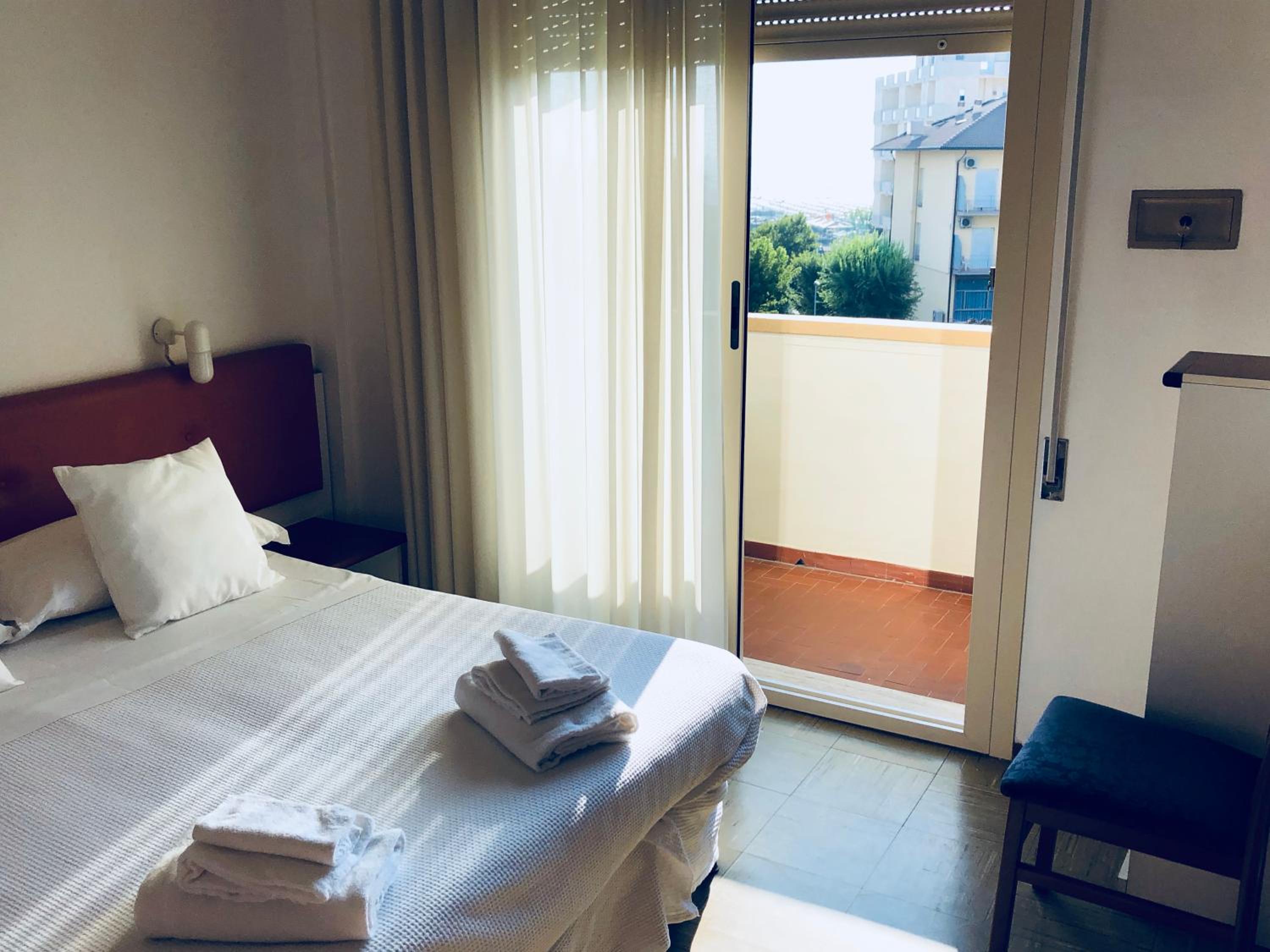 Triple Room with Balcony - Photo 4