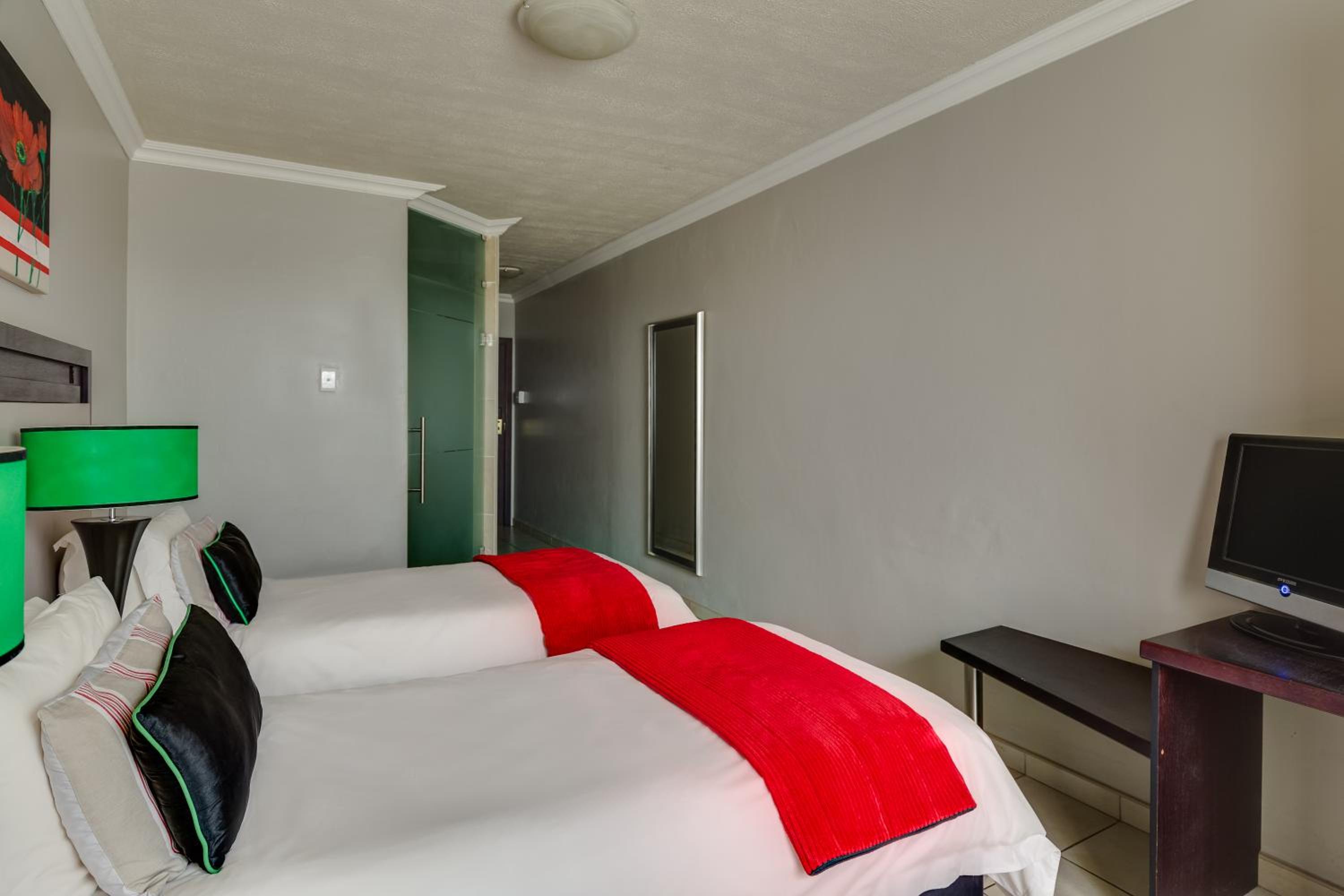 Double or Twin Room - Photo 3
