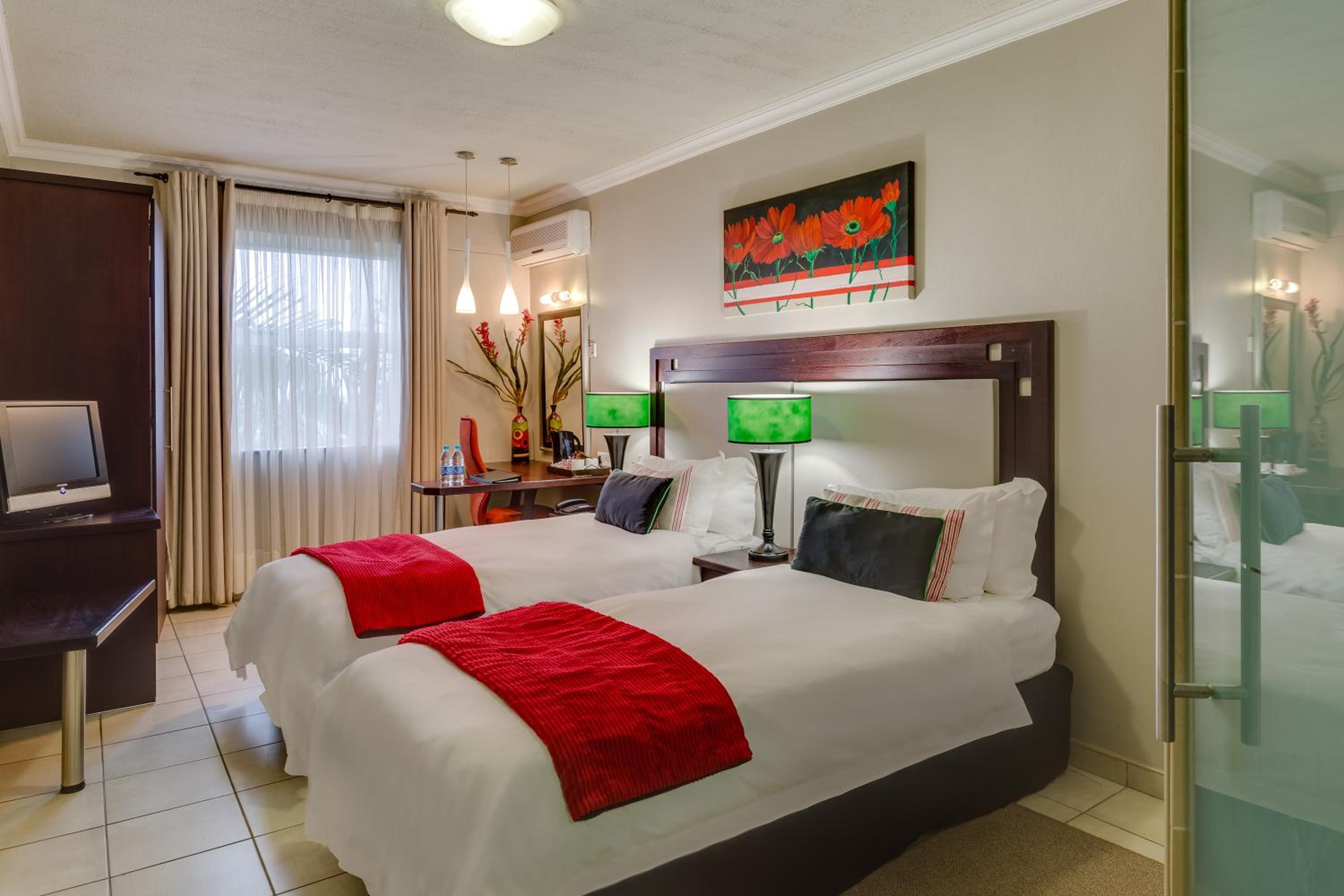 Double or Twin Room - Photo 6