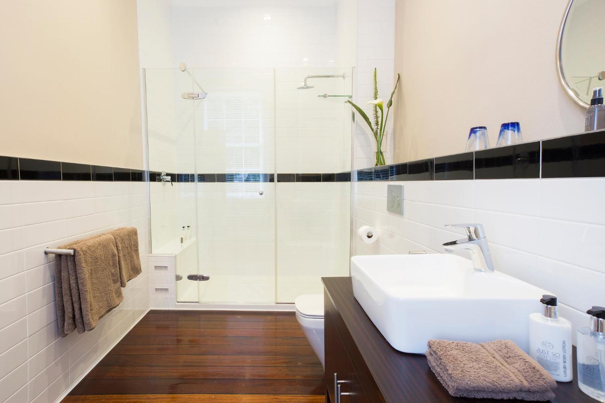 Contemporary Room - Photo 6