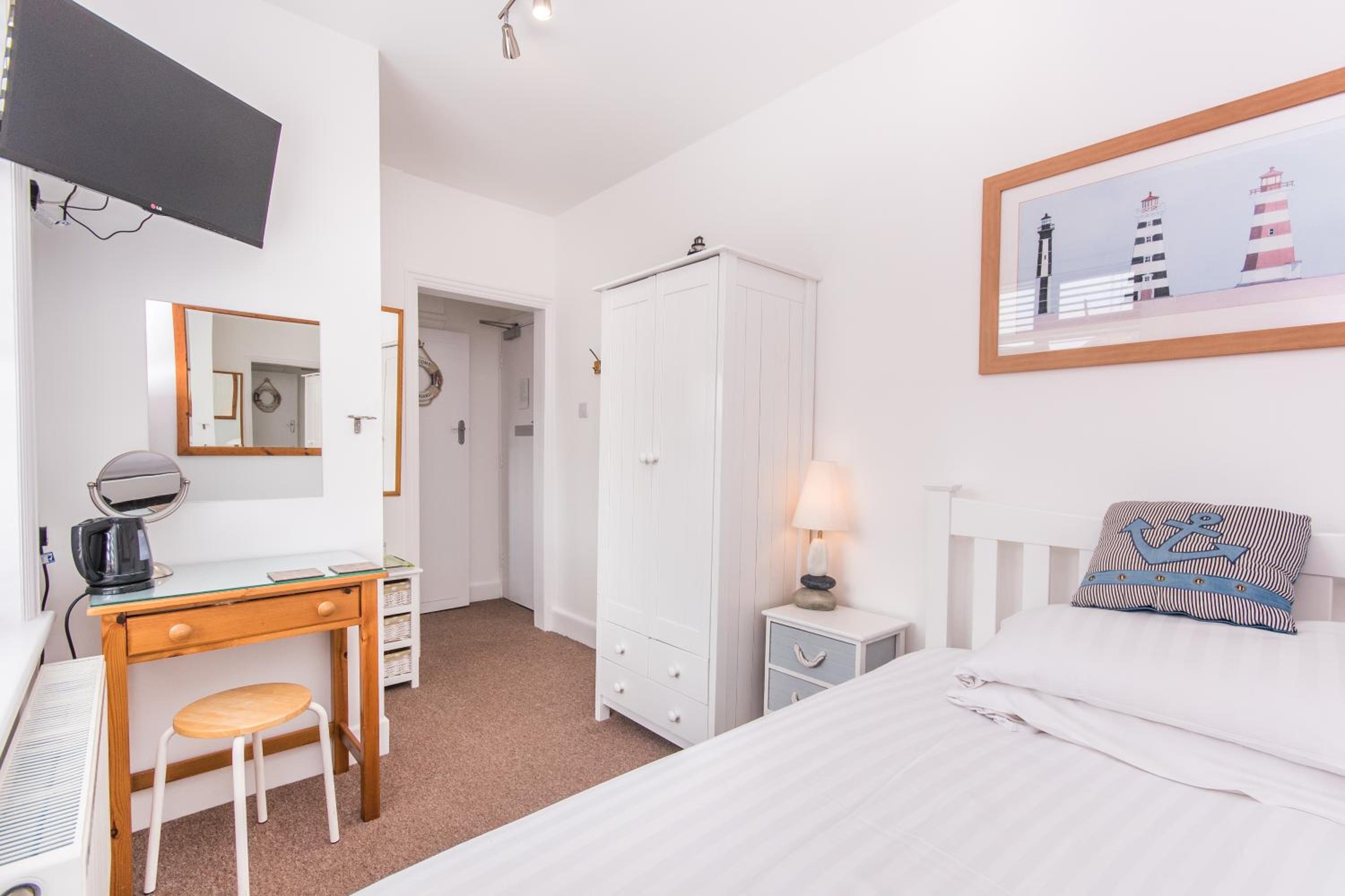 Single Room with Bathroom photo 3