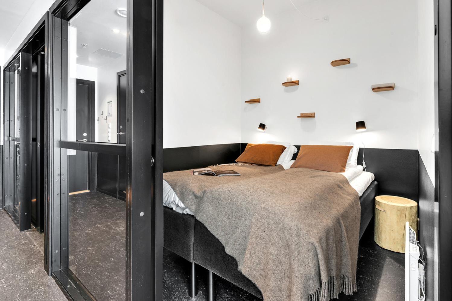 Two-Bedroom Apartment for Four photo 2
