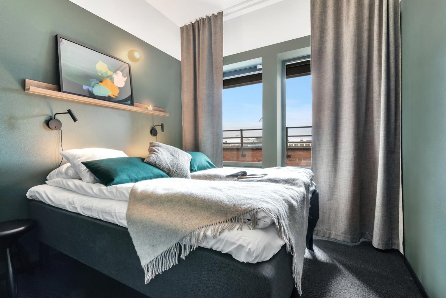 Three-Bedroom Apartment with Balcony photo 1