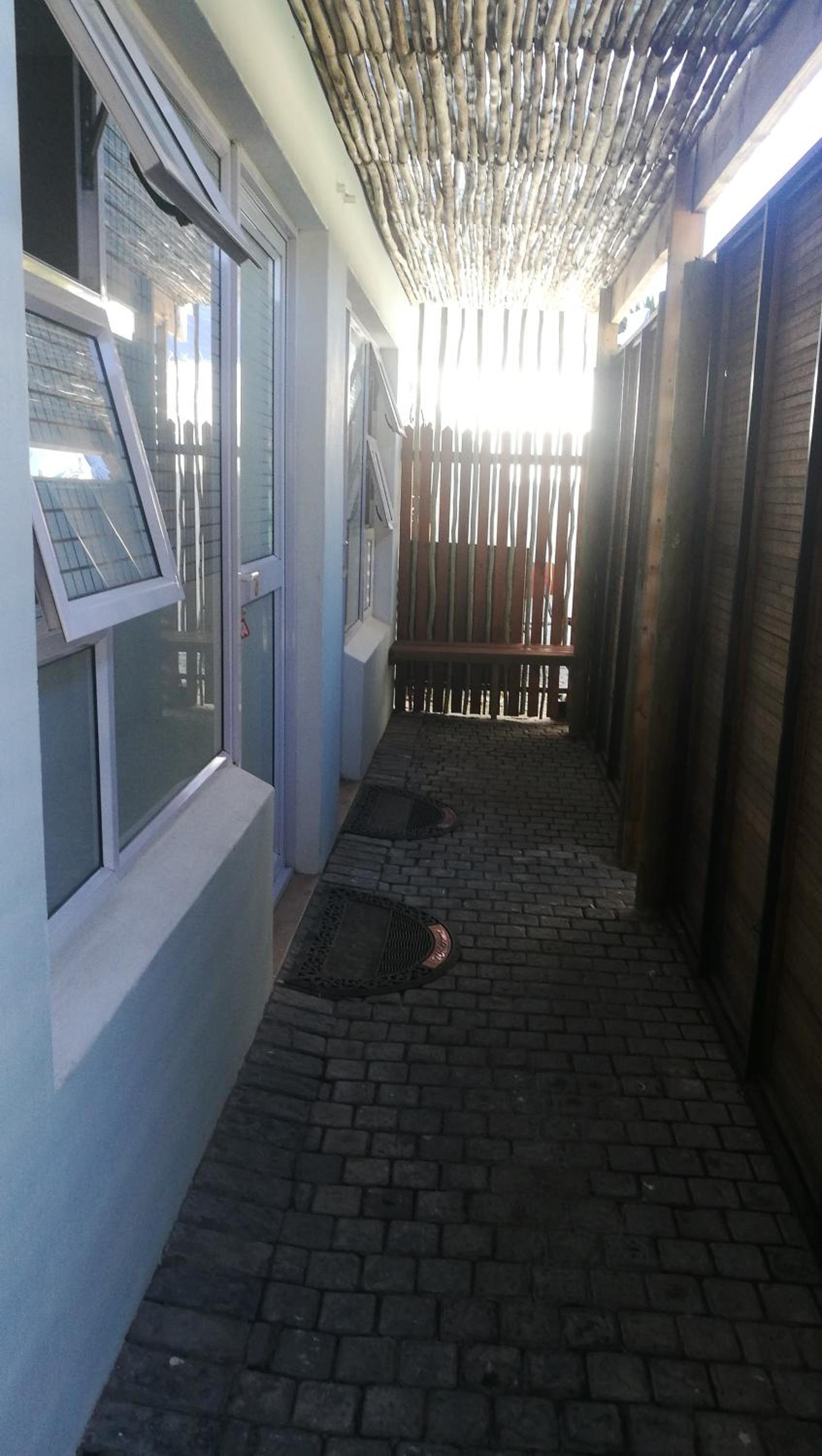 Economy Double or Twin Room (No View) - Photo 4