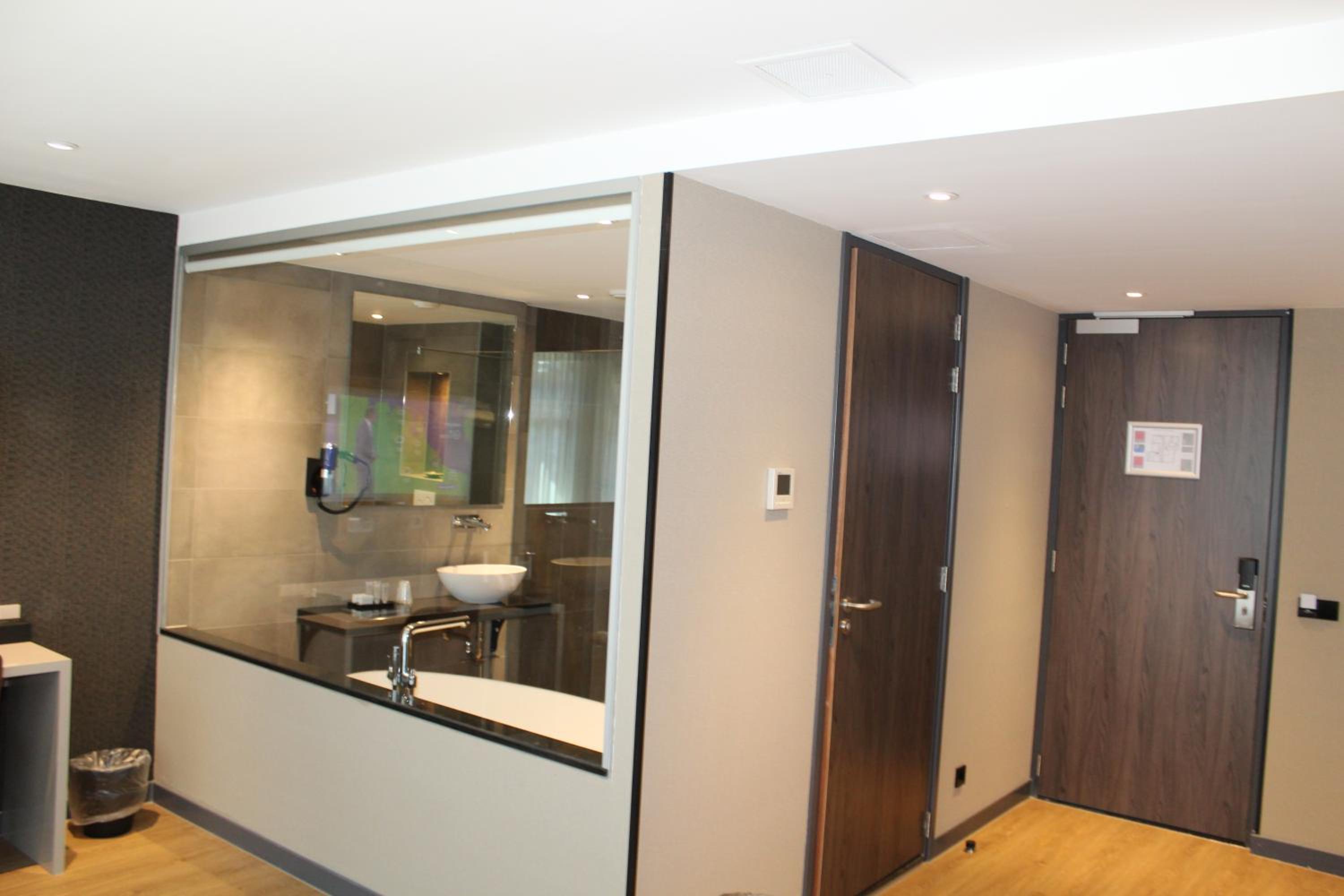 Deluxe King Room photo 2