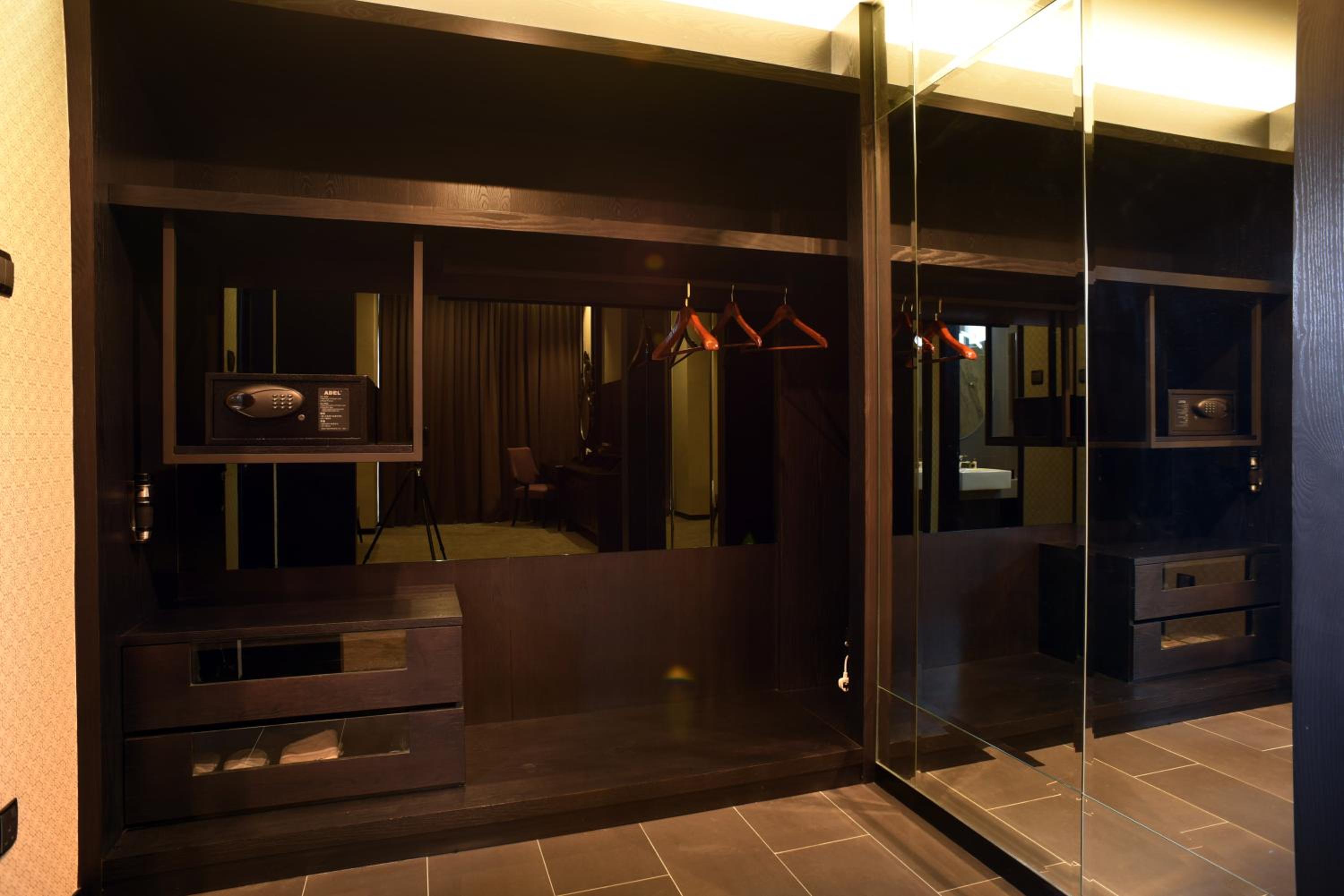 Deluxe Suite photo 3