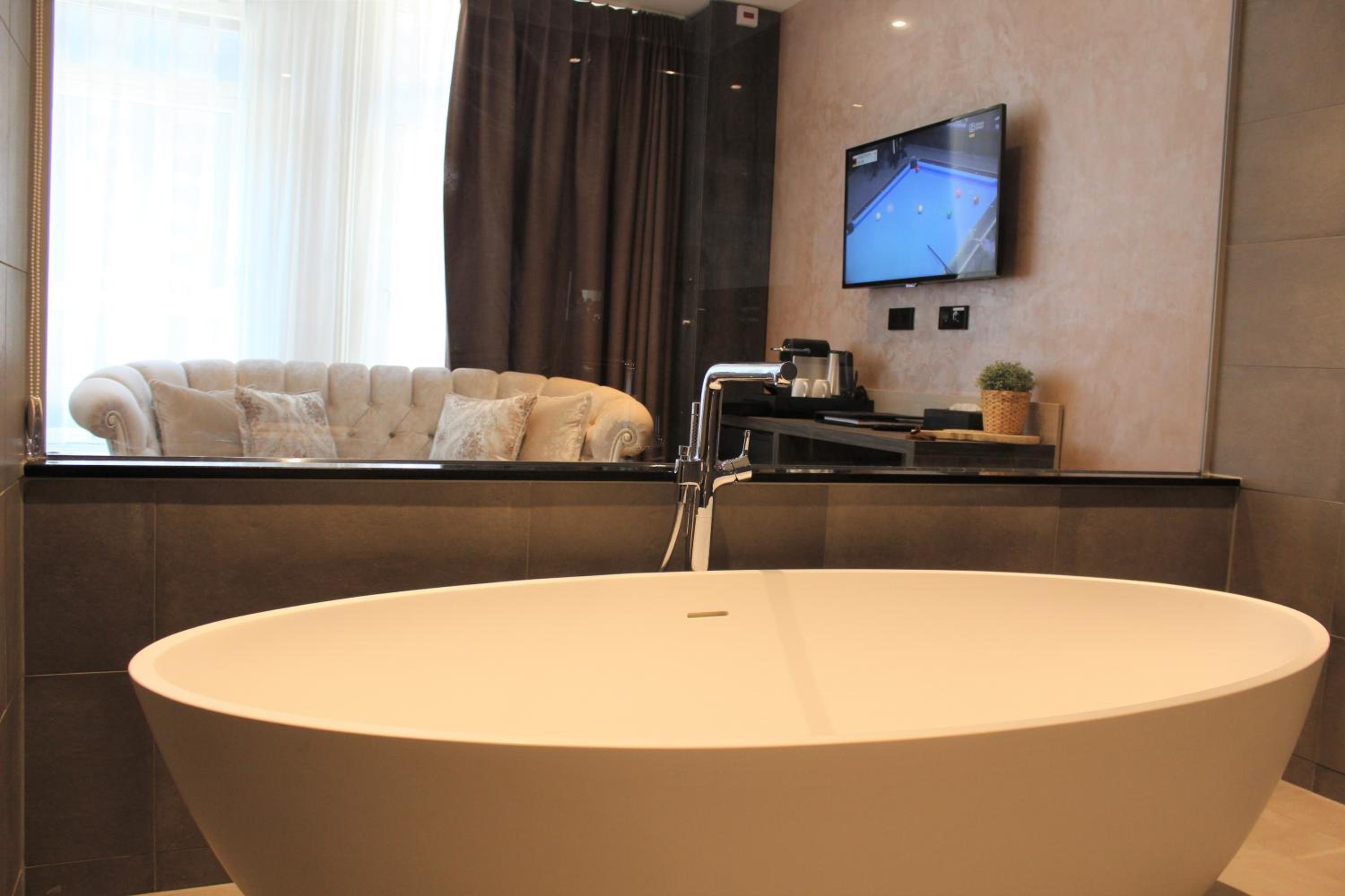Deluxe King Room photo 3