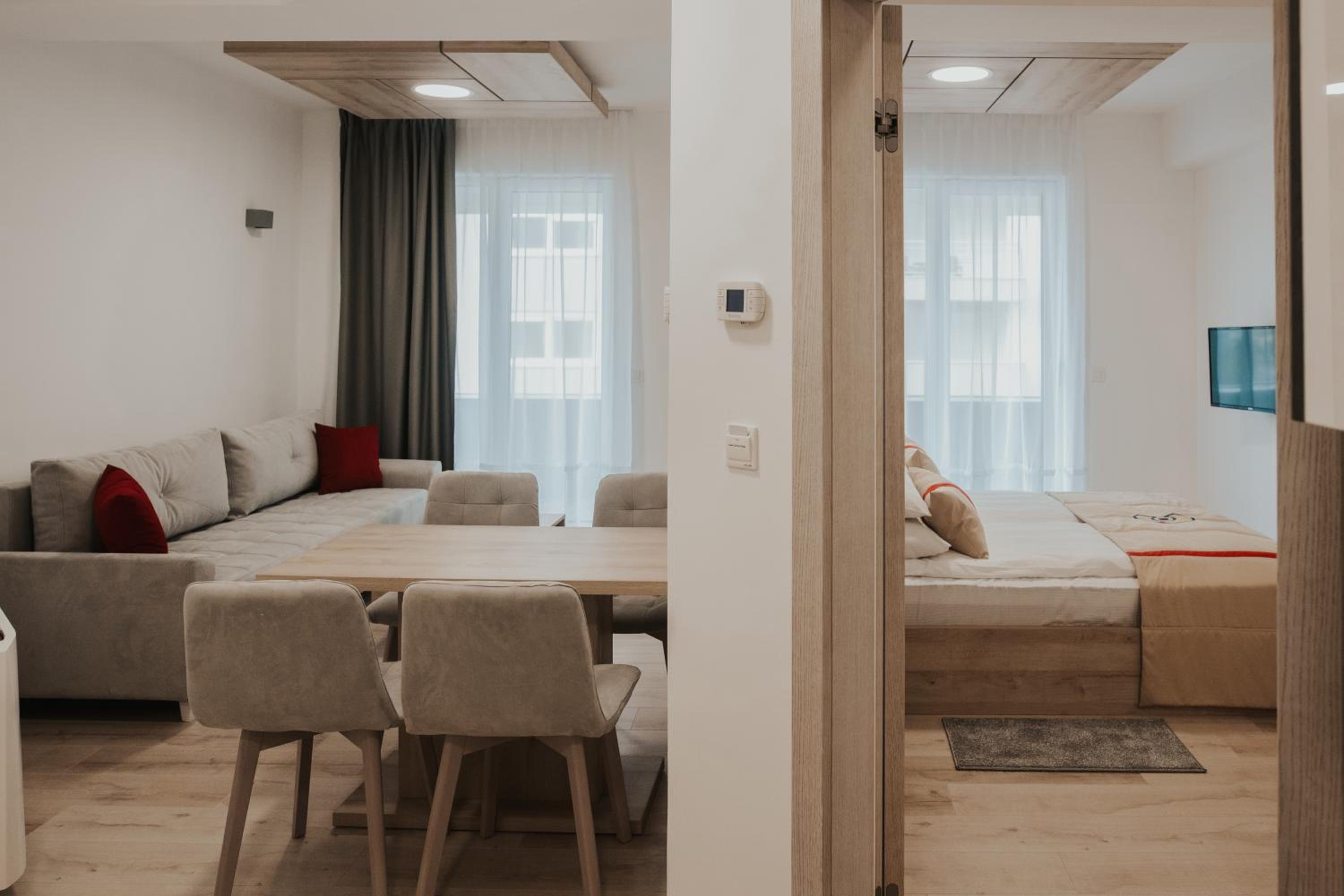 One-Bedroom Apartment - Photo 2