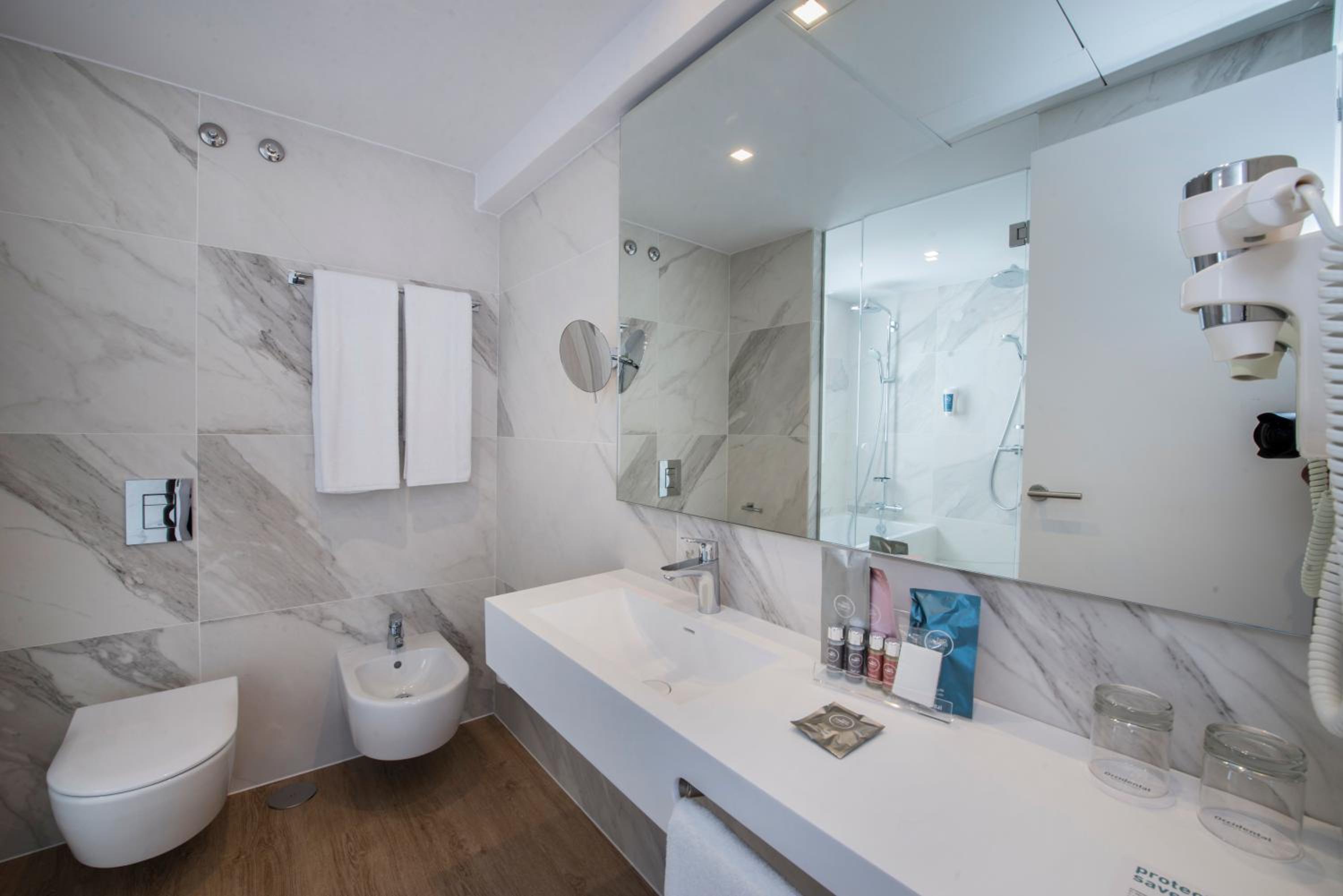 Superior Twin Room with Views (2 Adults) - Photo 8