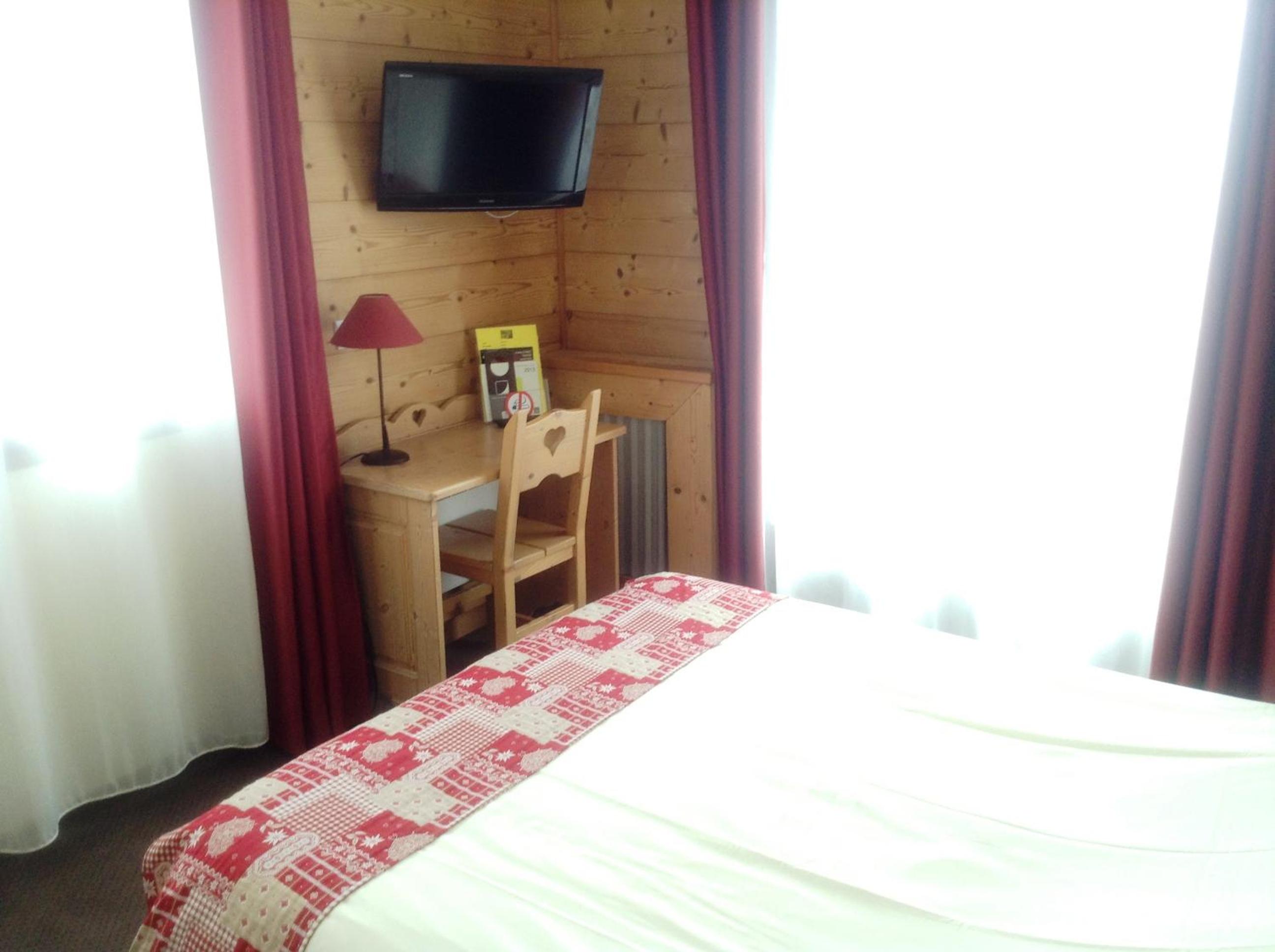 Double Room (1 Adult) - Photo 7