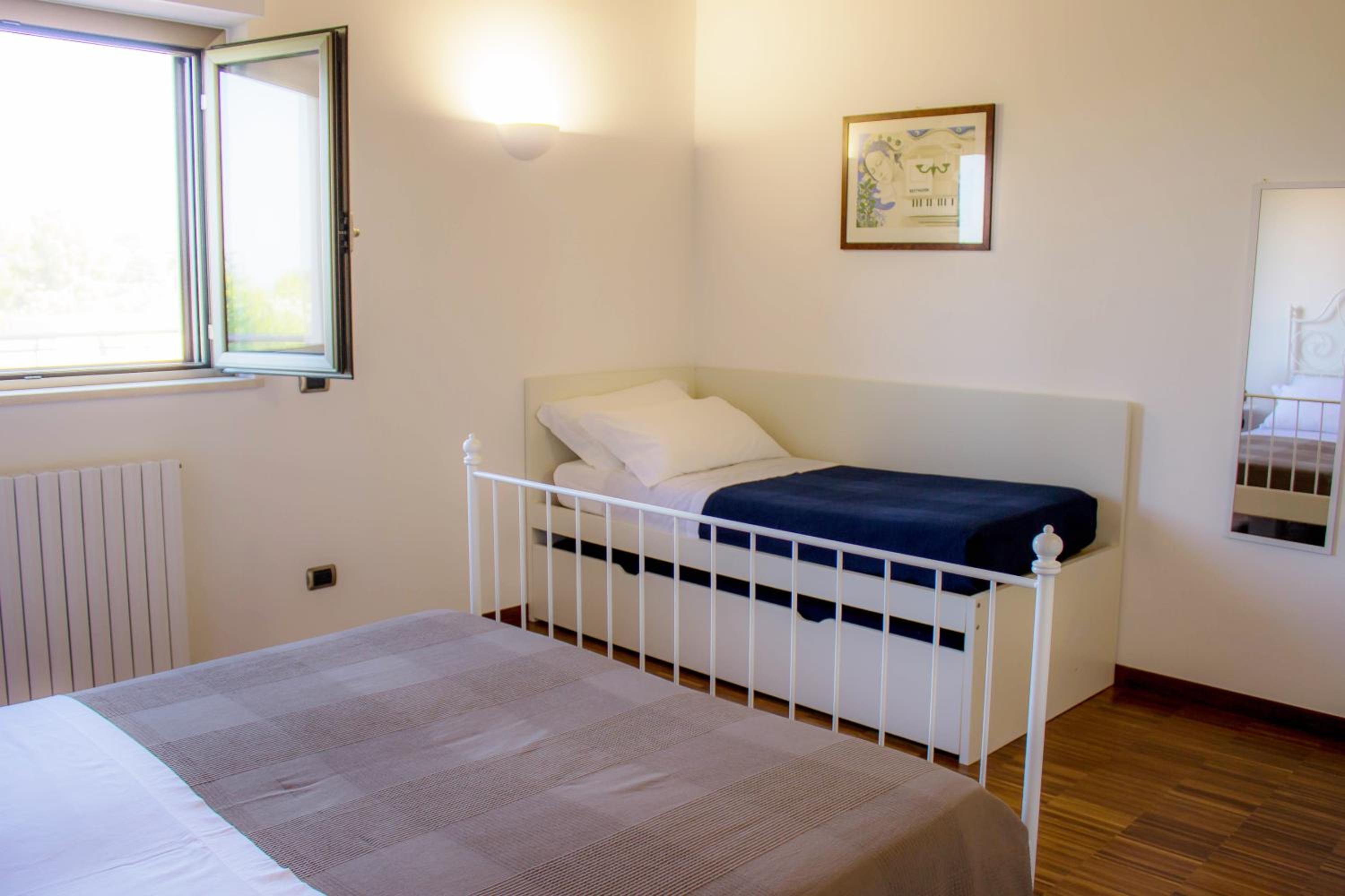 Deluxe Double Room (2 Adults + 1 Child) photo 3