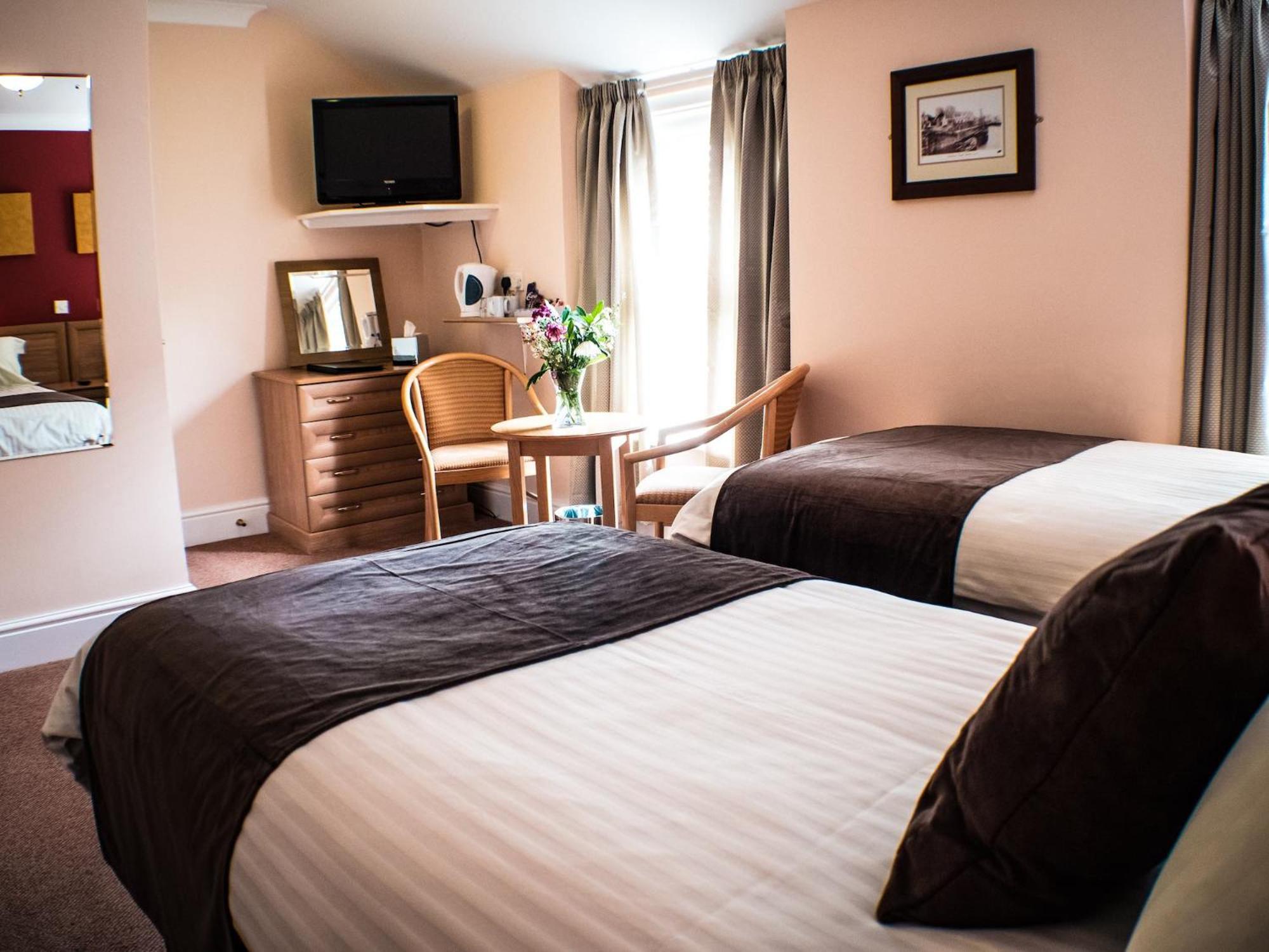 Twin Room - Photo 3