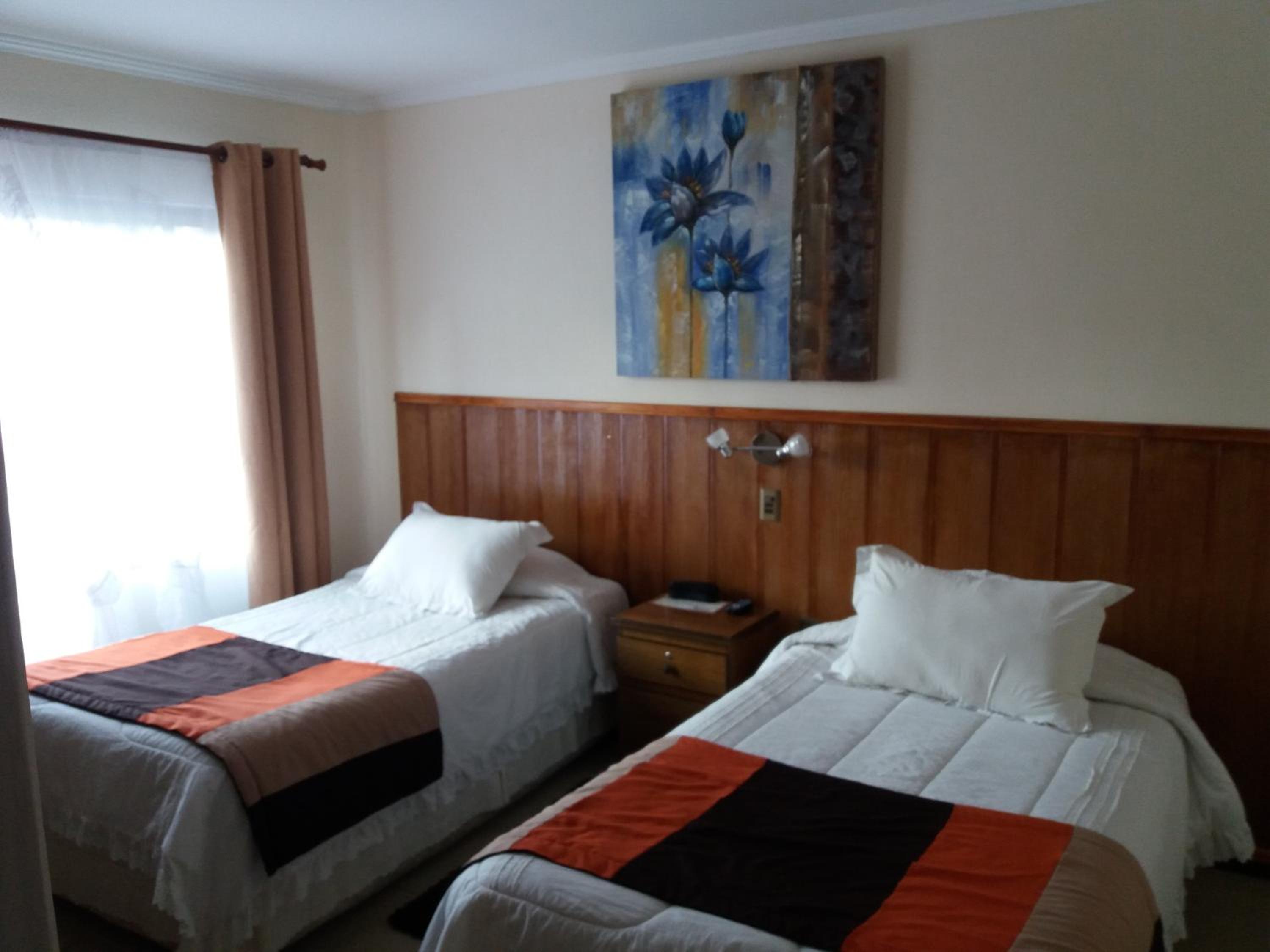 Standard Twin Room photo 2