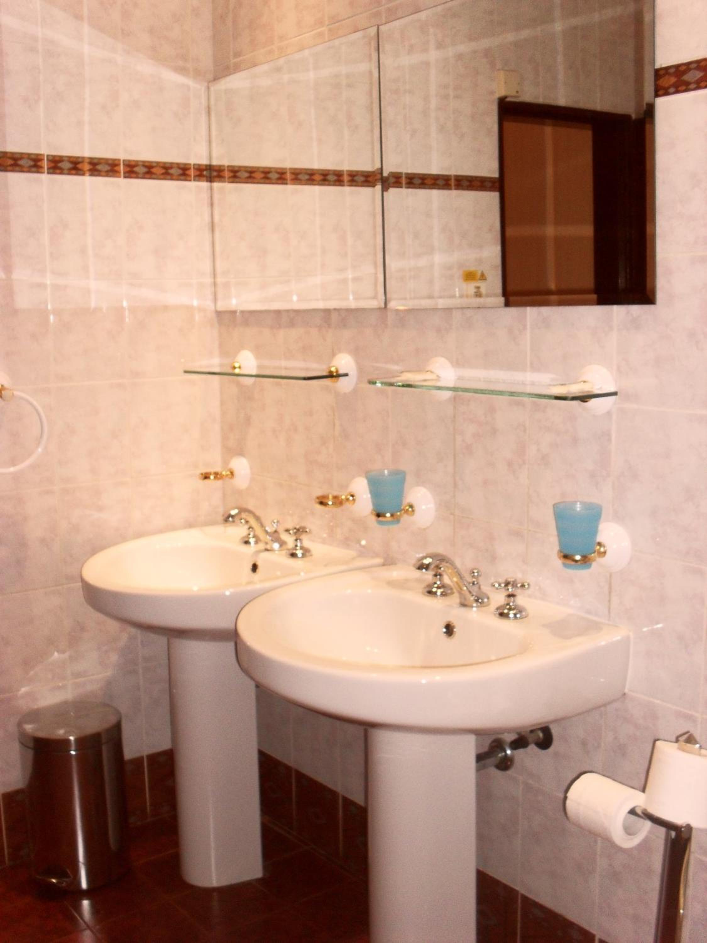 Standard Double Room - Photo 23