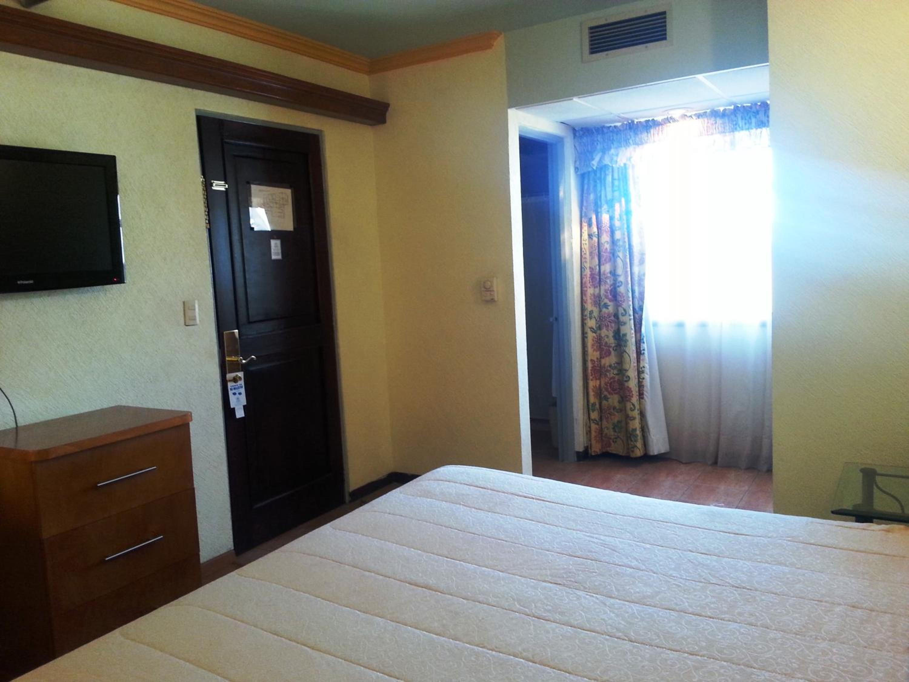 Standard Queen Room photo 2