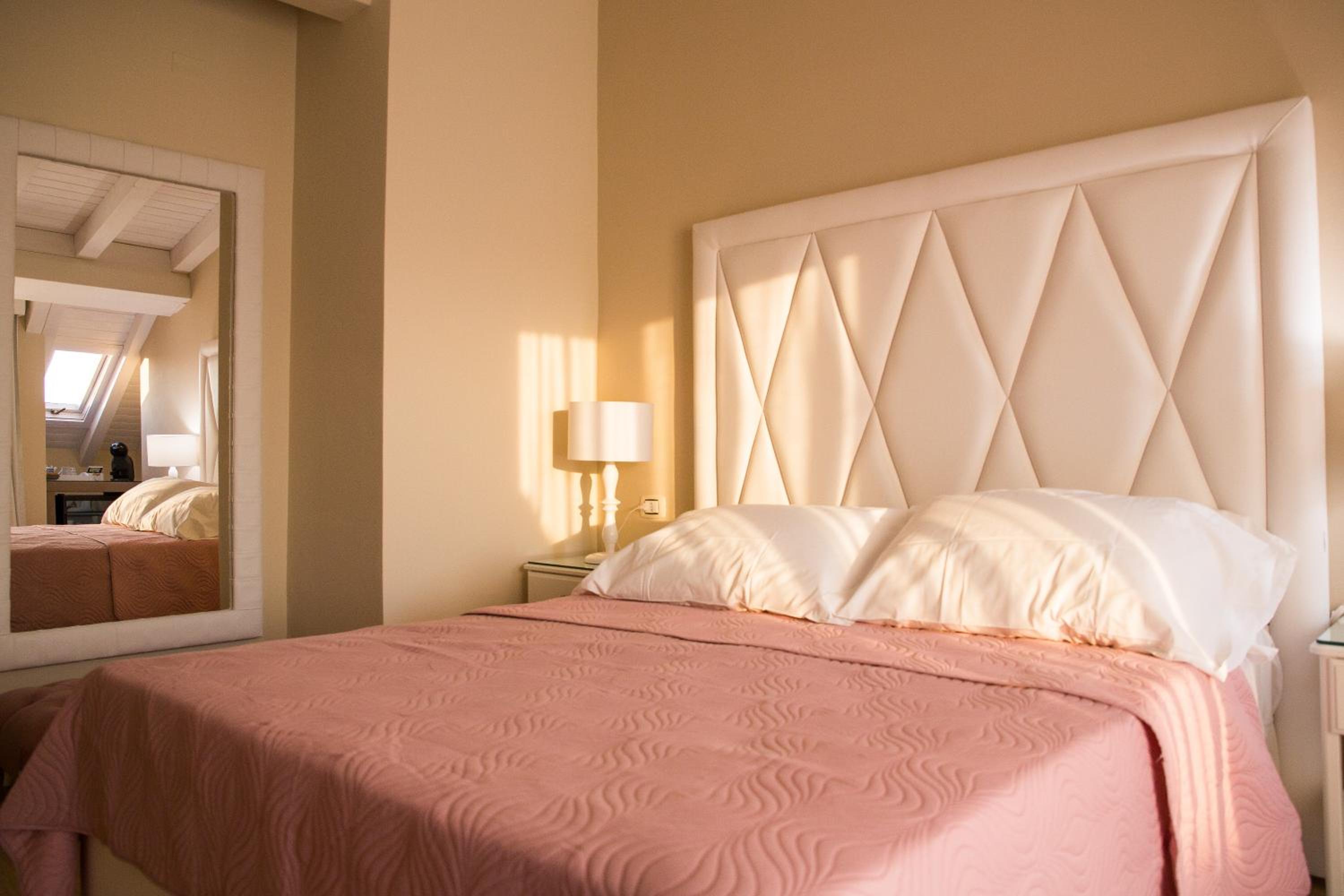 Double Room with Spa Bath photo 1