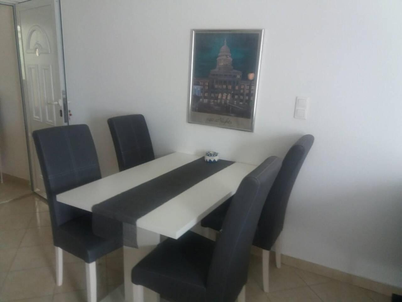 Apartment with Terrace and Sea View - Photo 22