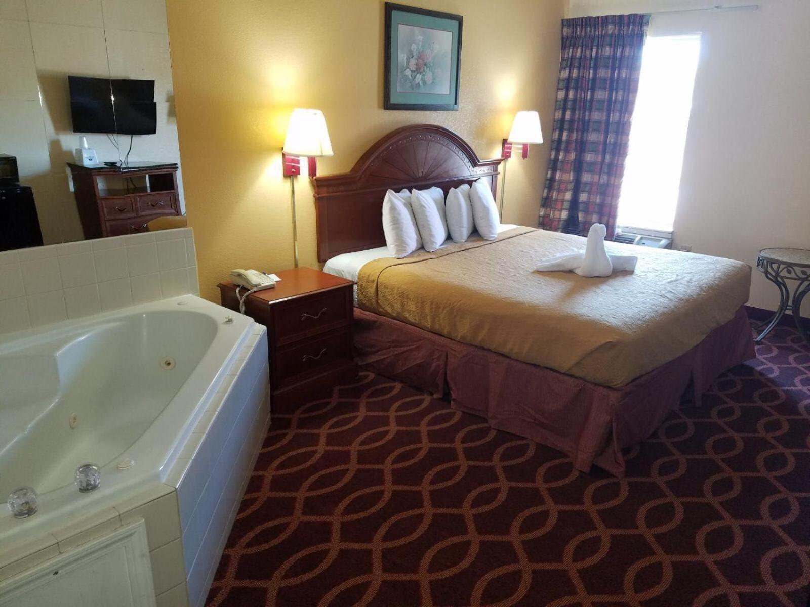 Deluxe King Room photo 1