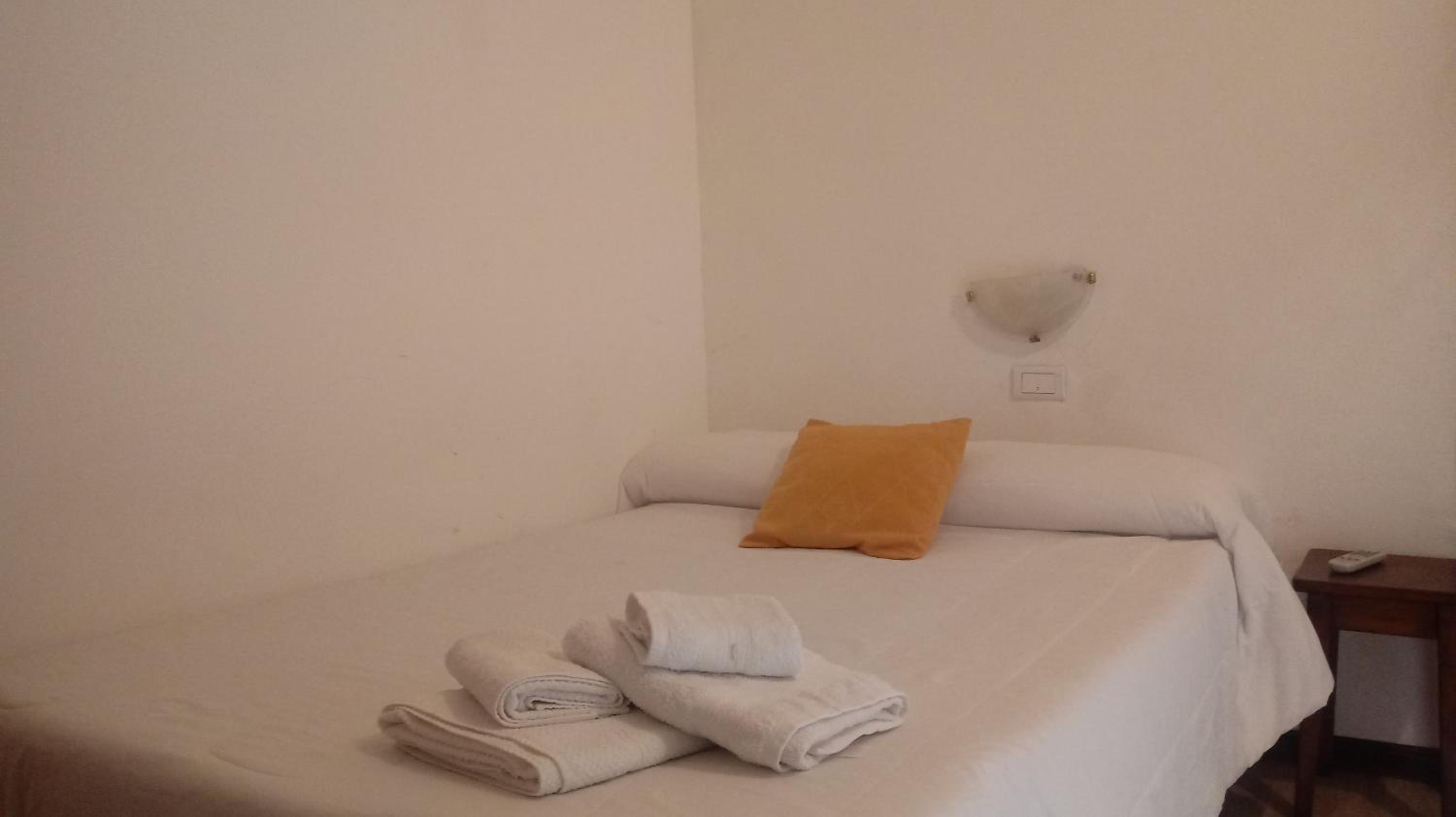 Single Room with Private Bathroom photo 3
