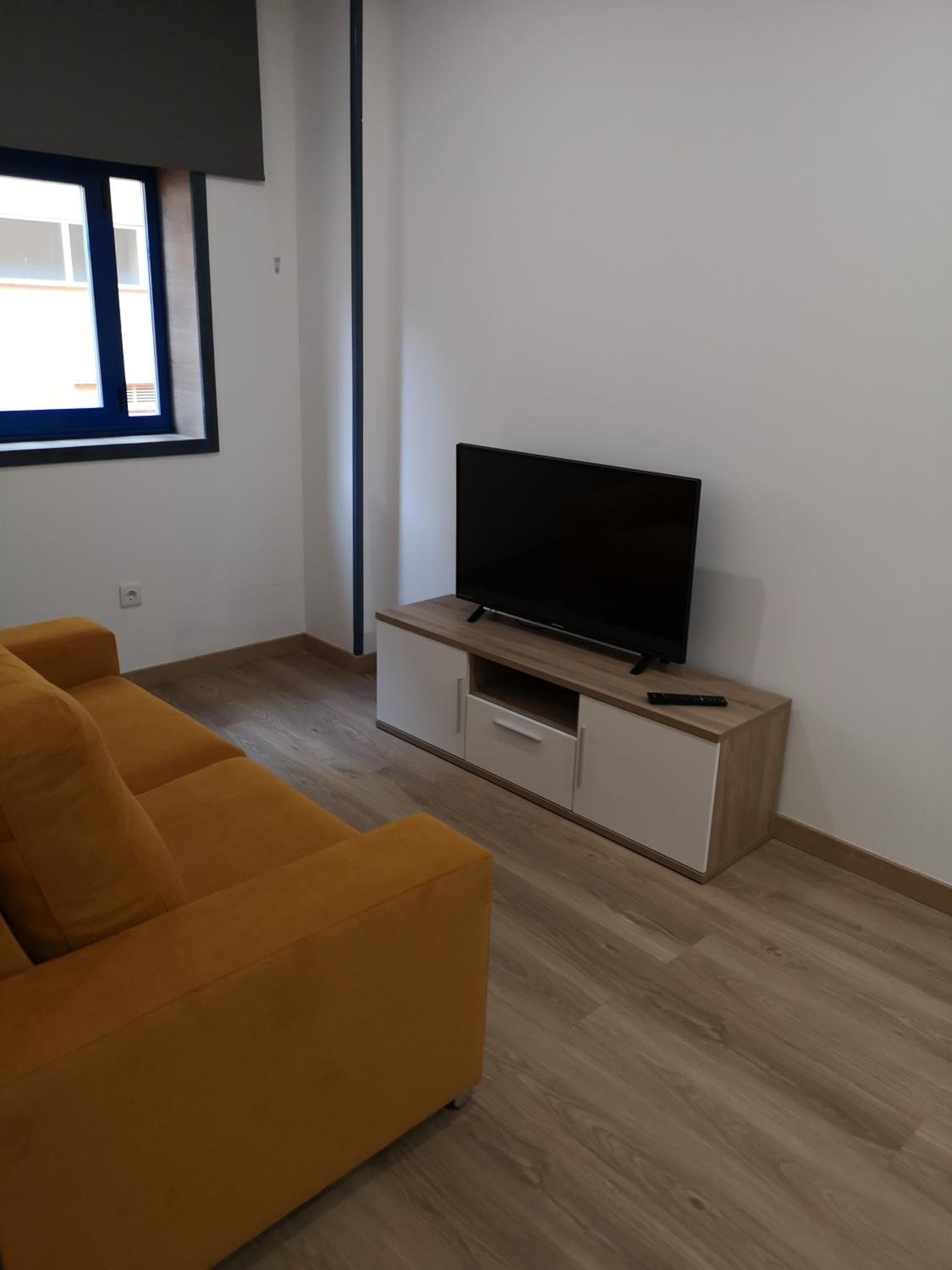 Apartment - Split Level - Photo 4