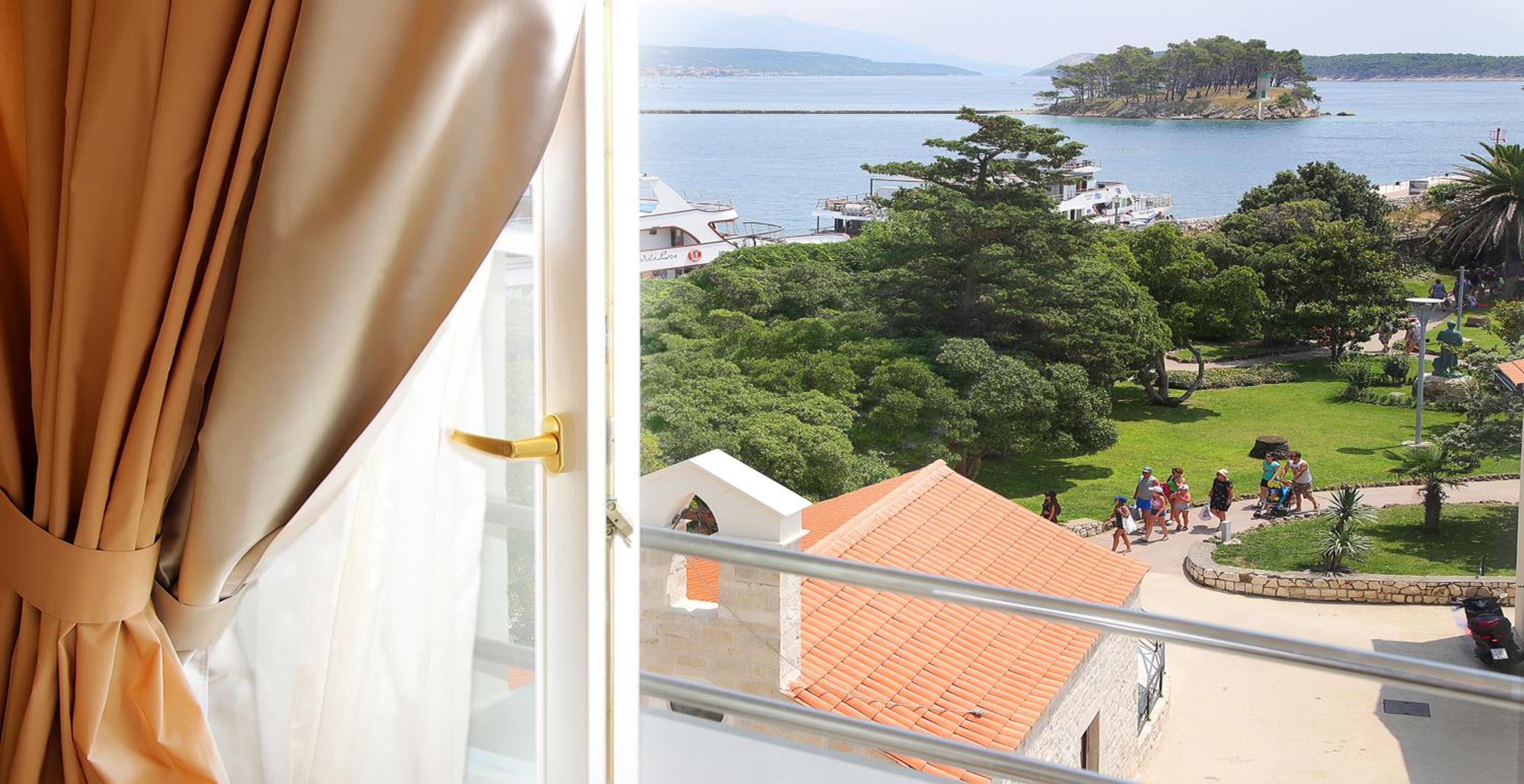  Deluxe Double Room with Sea View and Balcony - Photo 2