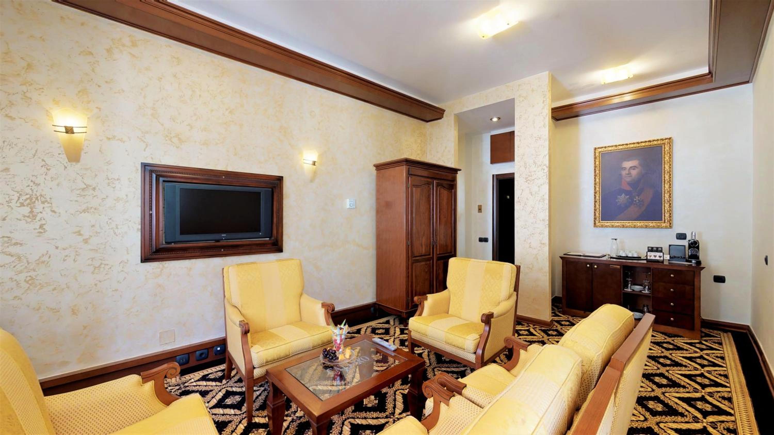 Deluxe Suite photo 2
