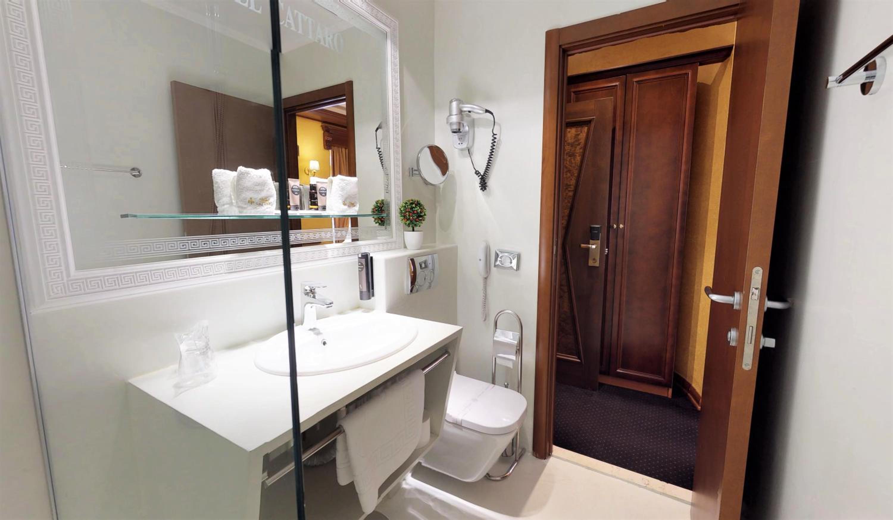 Standard Double or Twin Room photo 2