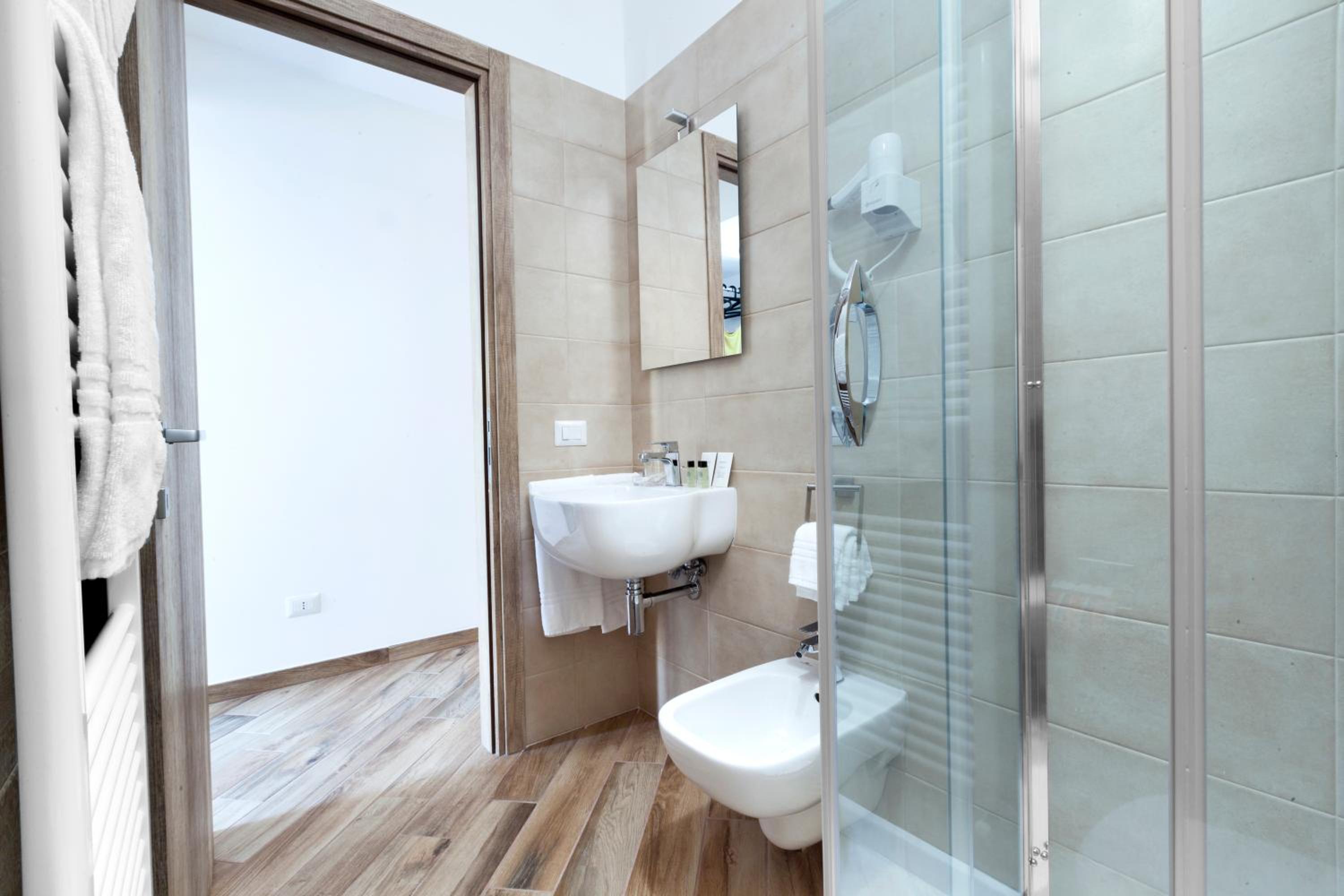 Deluxe Double Room with Balcony - Photo 25