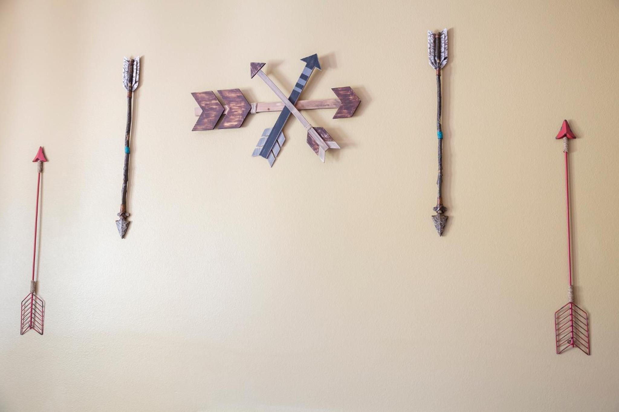 Standard King Room - Photo 7