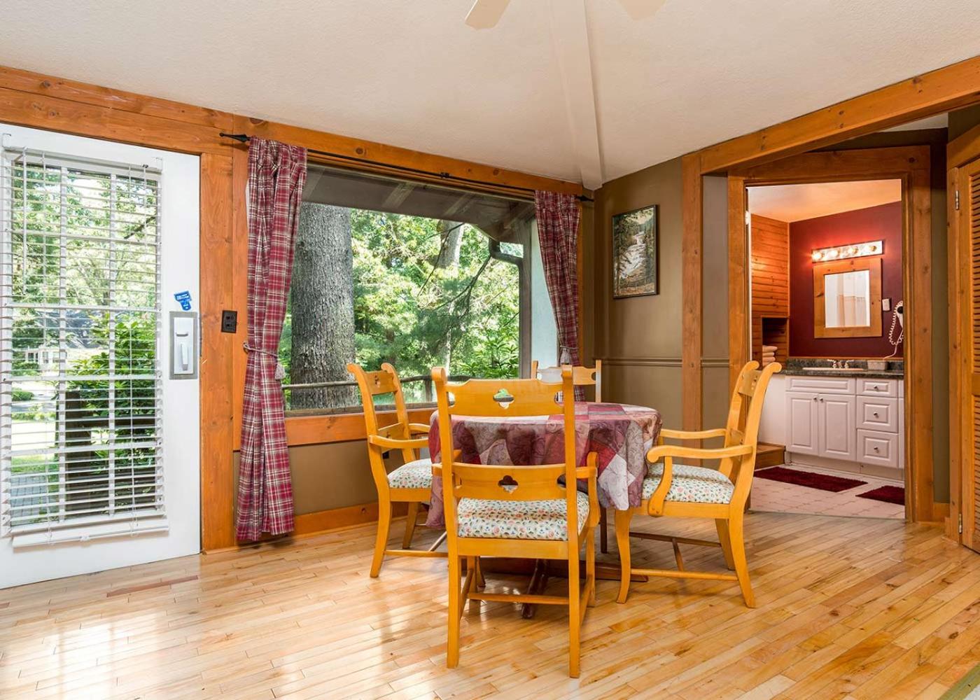 Primrose Suite - Photo 8